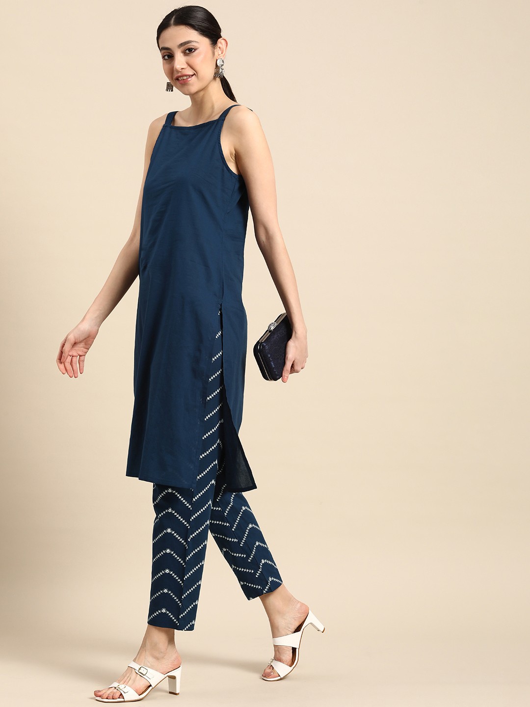 

Anouk Women Floral Pure Cotton Kurta with Trousers, Navy blue