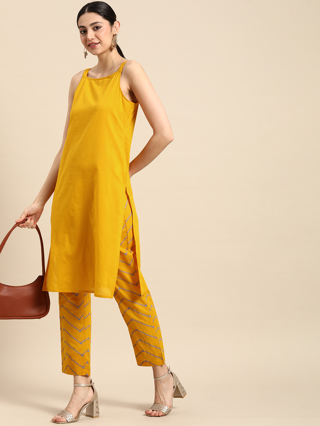 

Anouk Women Floral Pure Cotton Kurta with Trousers, Mustard