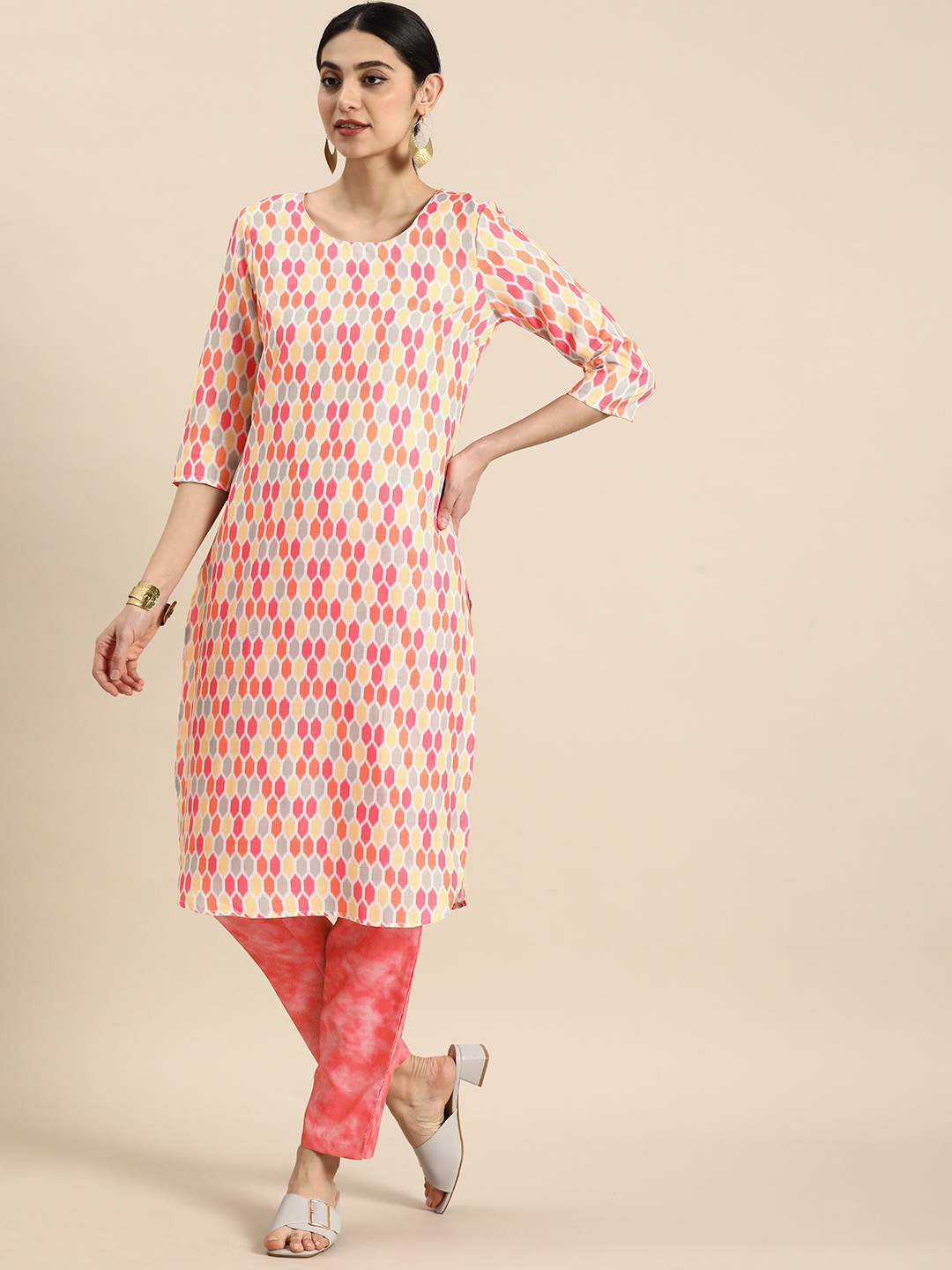 

Anouk Women Round Neck Geometric Printed Kurta with Tie-Dye Trousers, Coral