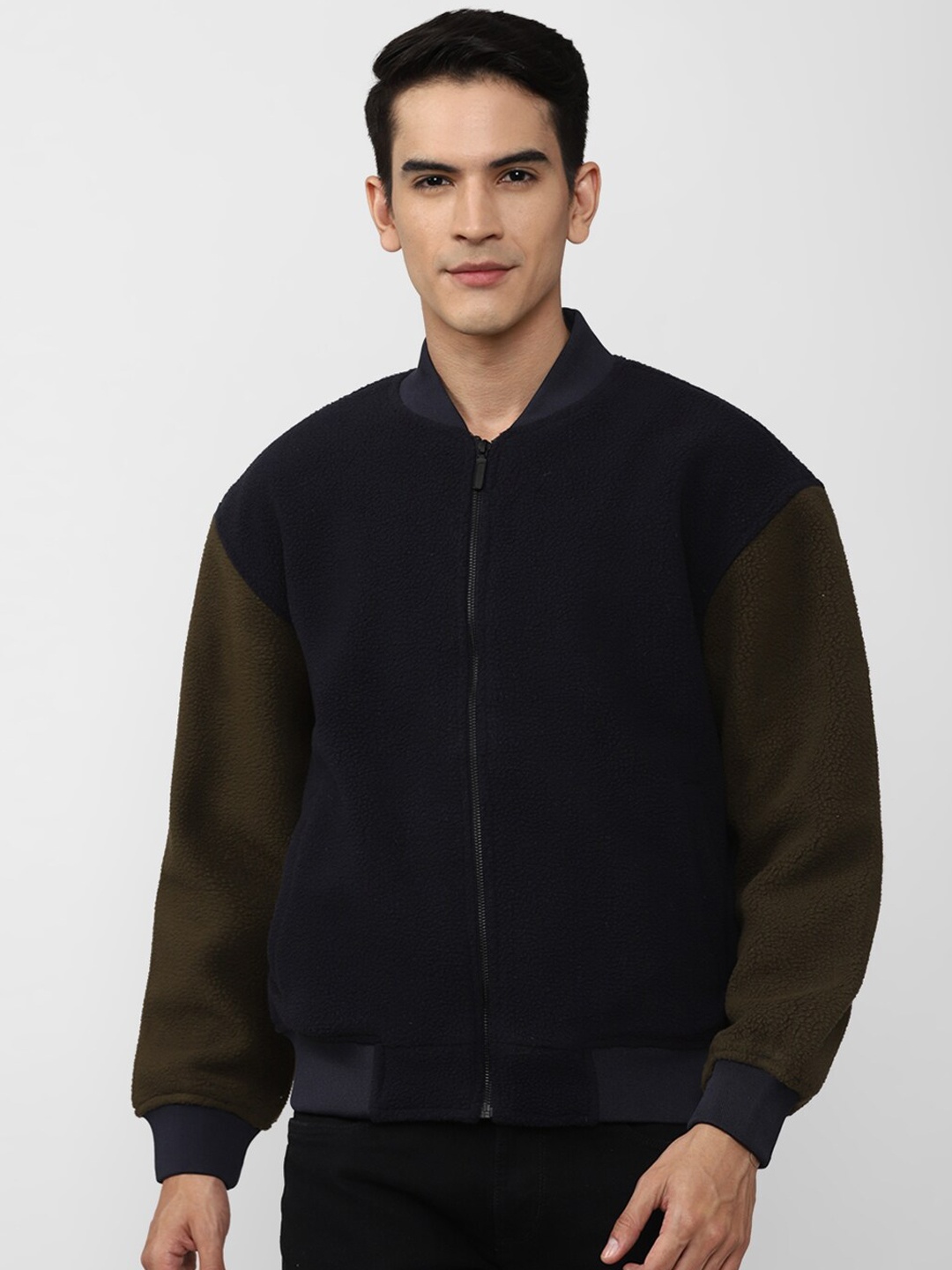 

FOREVER 21 Men Colourblocked Bomber Jacket, Navy blue