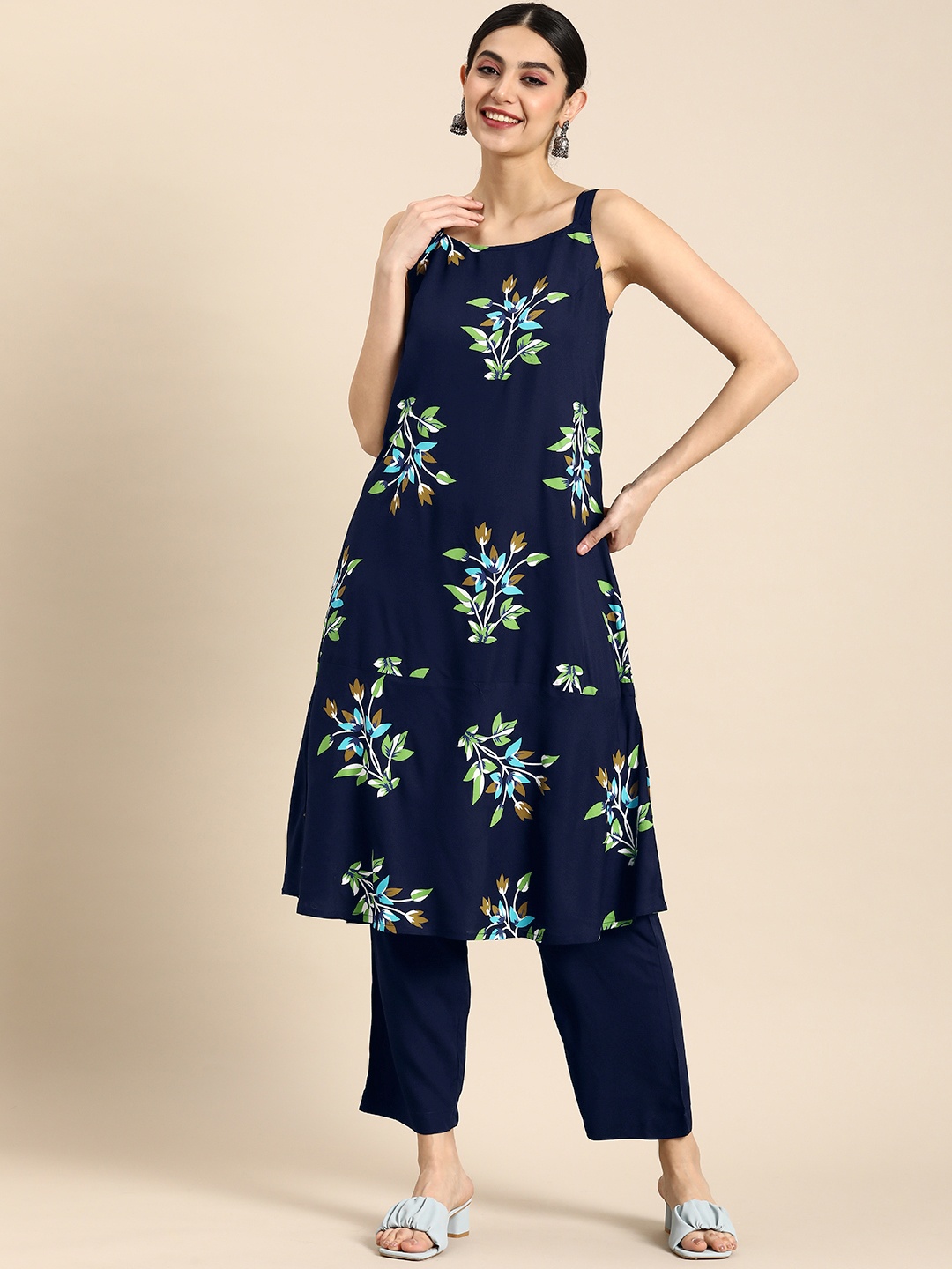

Anouk Floral Printed Kurta with Palazzos, Navy blue