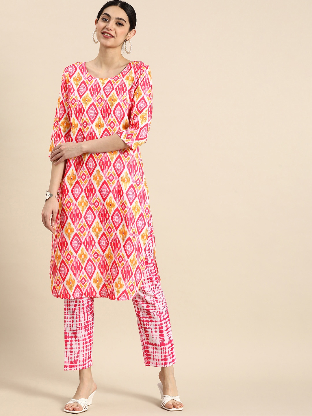 

Anouk Women Round Neck Geometric Printed Kurta with Tie-Dye Trousers, Pink