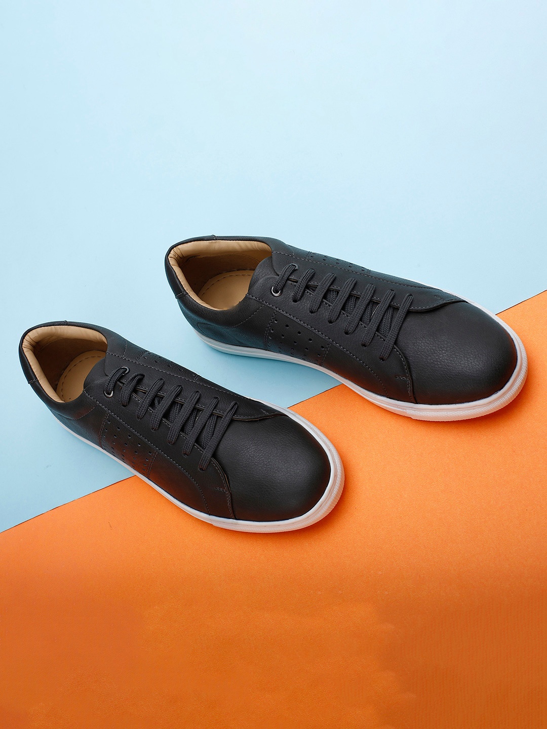 

max Men Sneakers, Grey