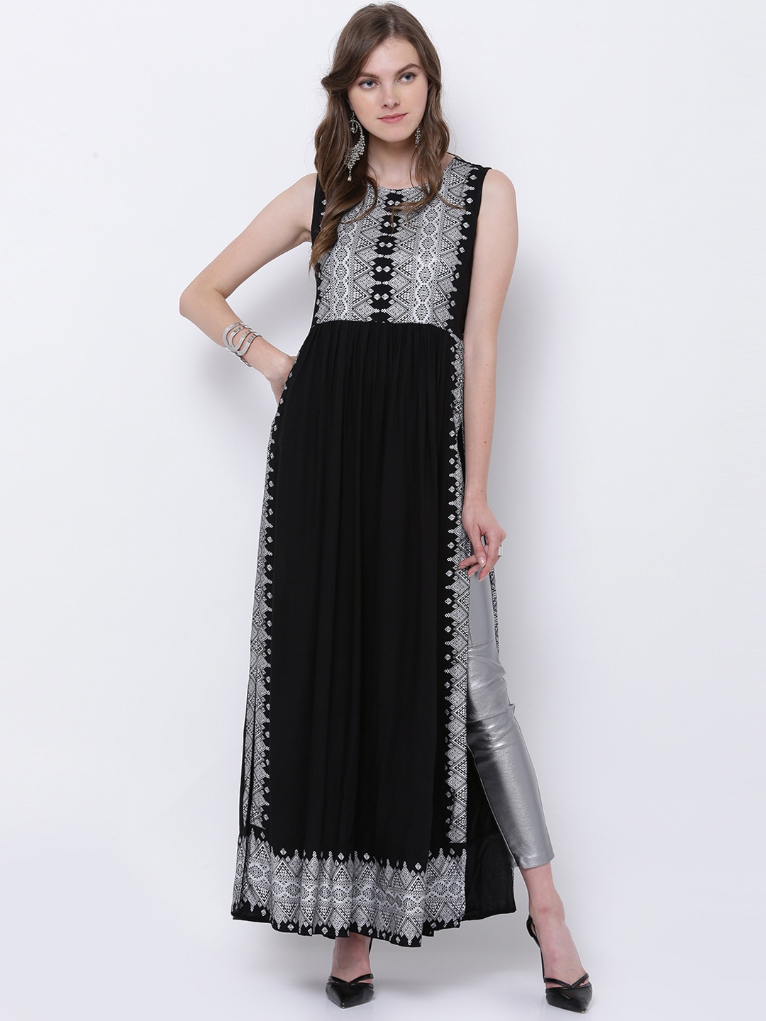 

Vishudh Women Black Printed A-Line Kurta