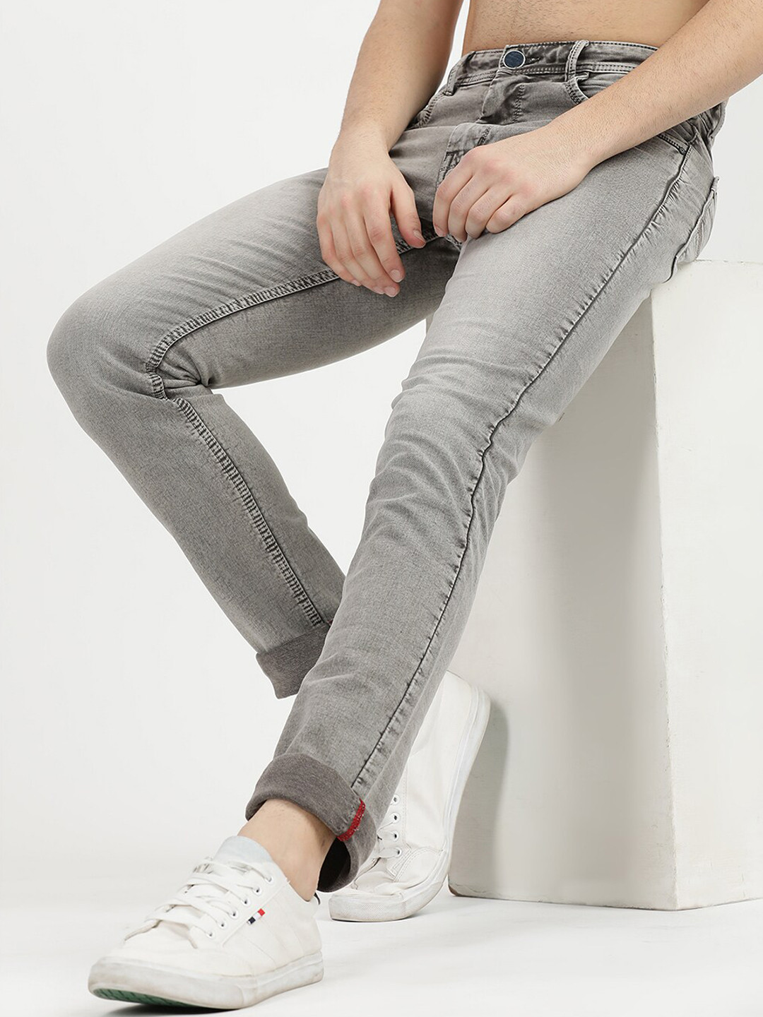 

V2 Value & Variety Men Heavy Fade Jeans, Grey