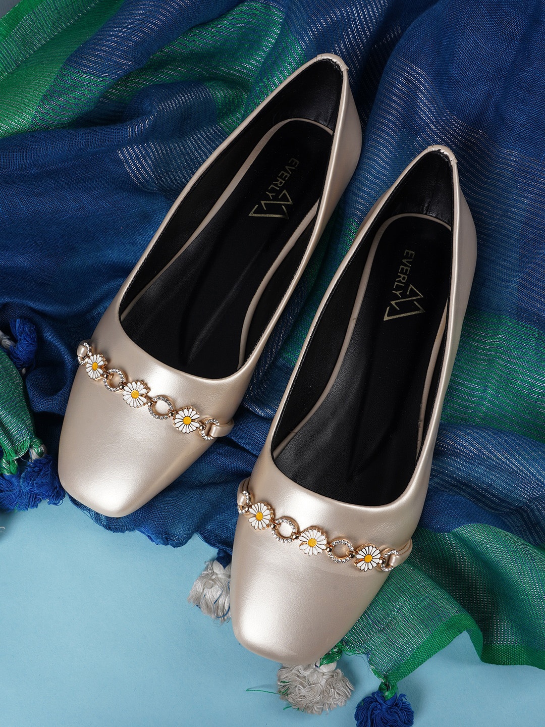 

EVERLY Women Solid Ballerinas, Rose gold