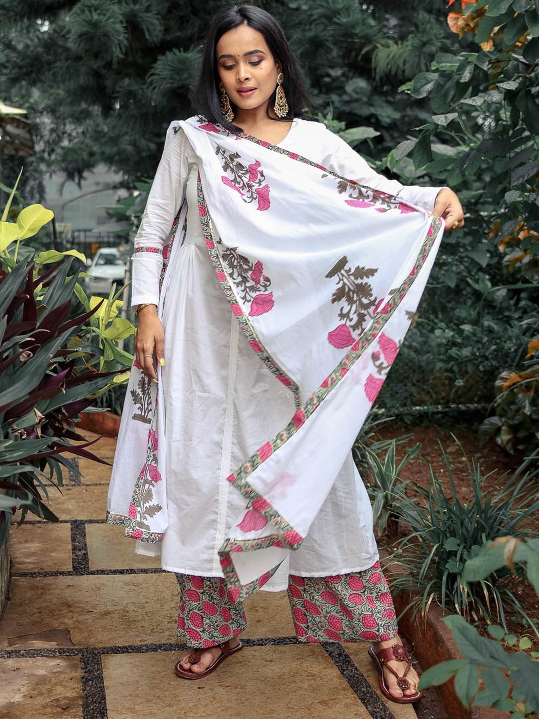 

Ambraee Women Floral Empire Kurta with Palazzos & With Dupatta, White