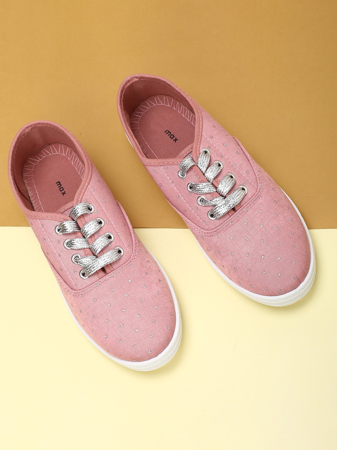 

max Girls Canvas Sneakers, Pink