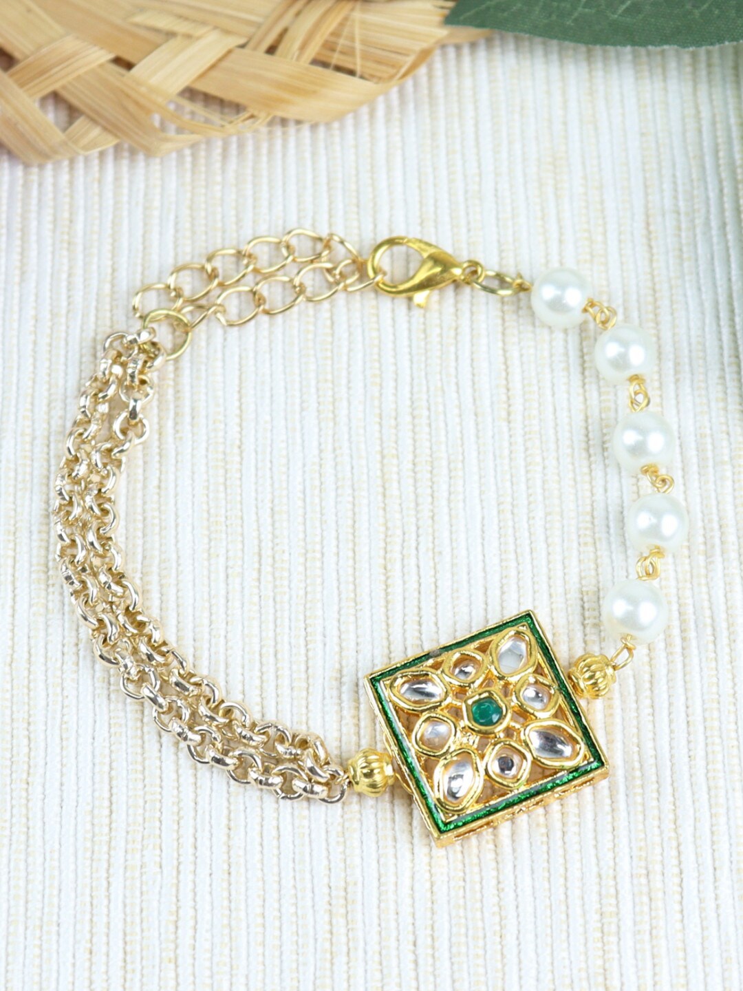 

Asthetika Kids Girls Gold-Toned & Green Kundan Gold-Plated Link Bracelet