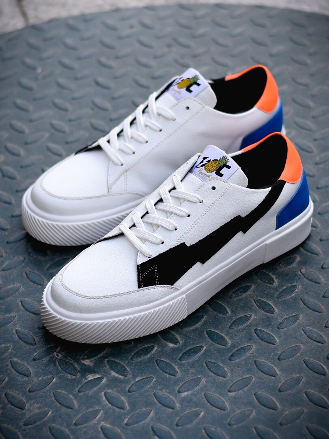

Doc Martin Men Colourblocked Sneakers, White