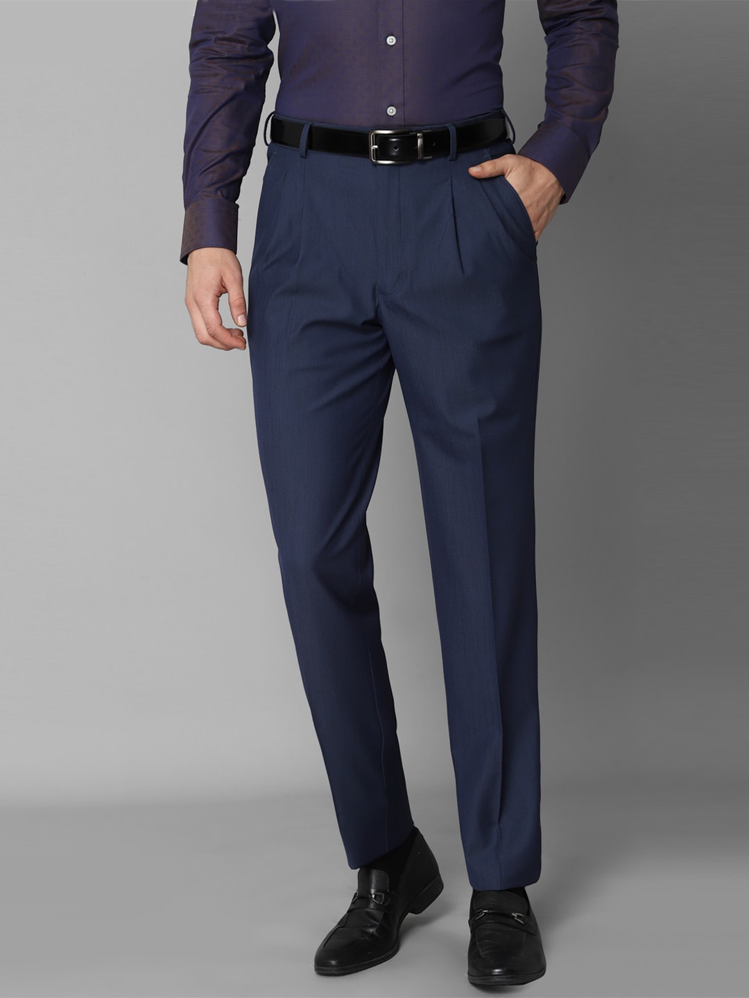 

Louis Philippe Men Slim Fit Pleated Formal Trouser, Navy blue