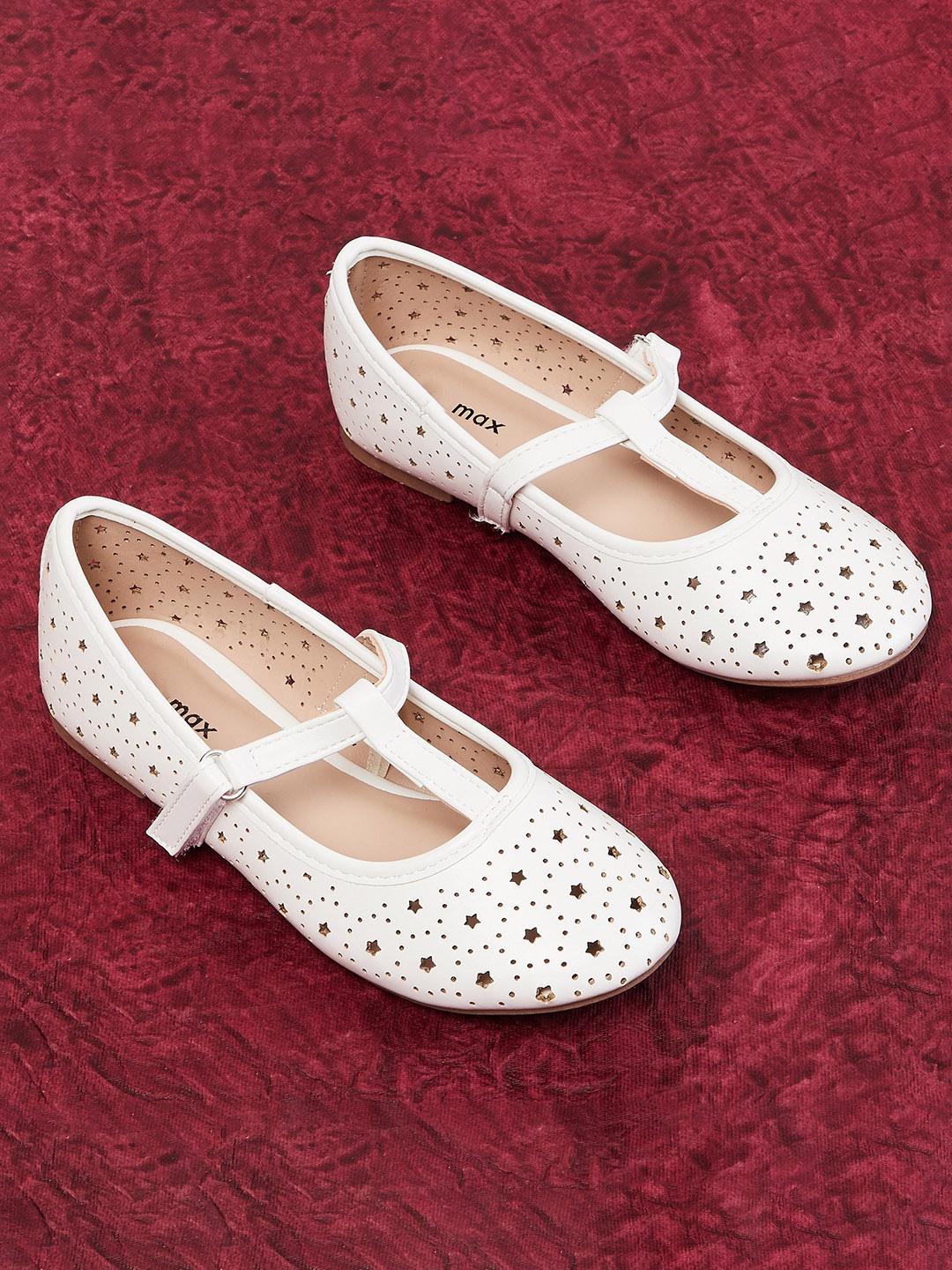 

max Girls Ballerinas With Laser Cuts, Cream