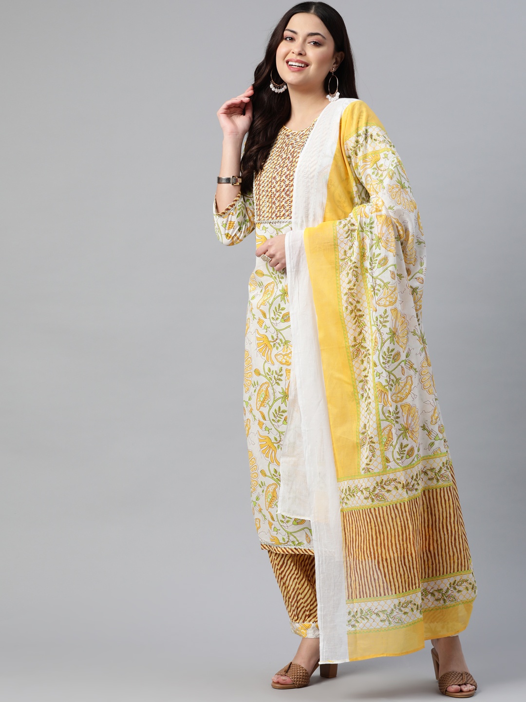 

Readiprint Fashions Women White Floral Printed Thread Work Pure Cotton Kurta Set