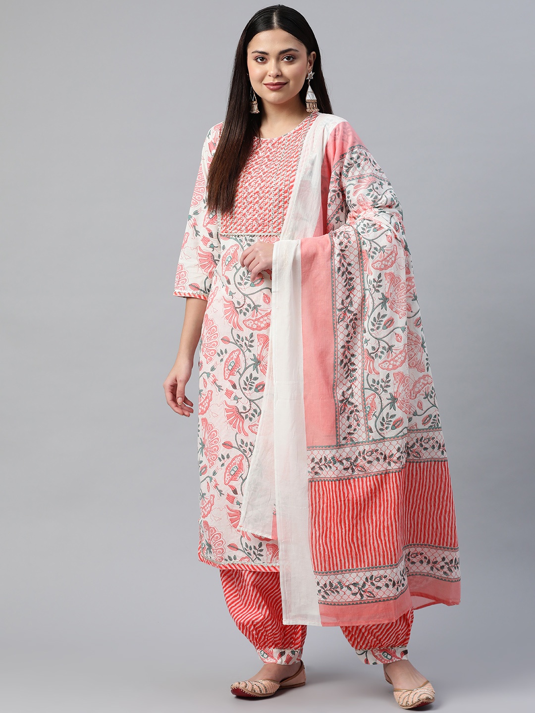 

Readiprint Fashions Women White Floral Printed Thread Work Pure Cotton Kurta with Patiala & With Dupatta