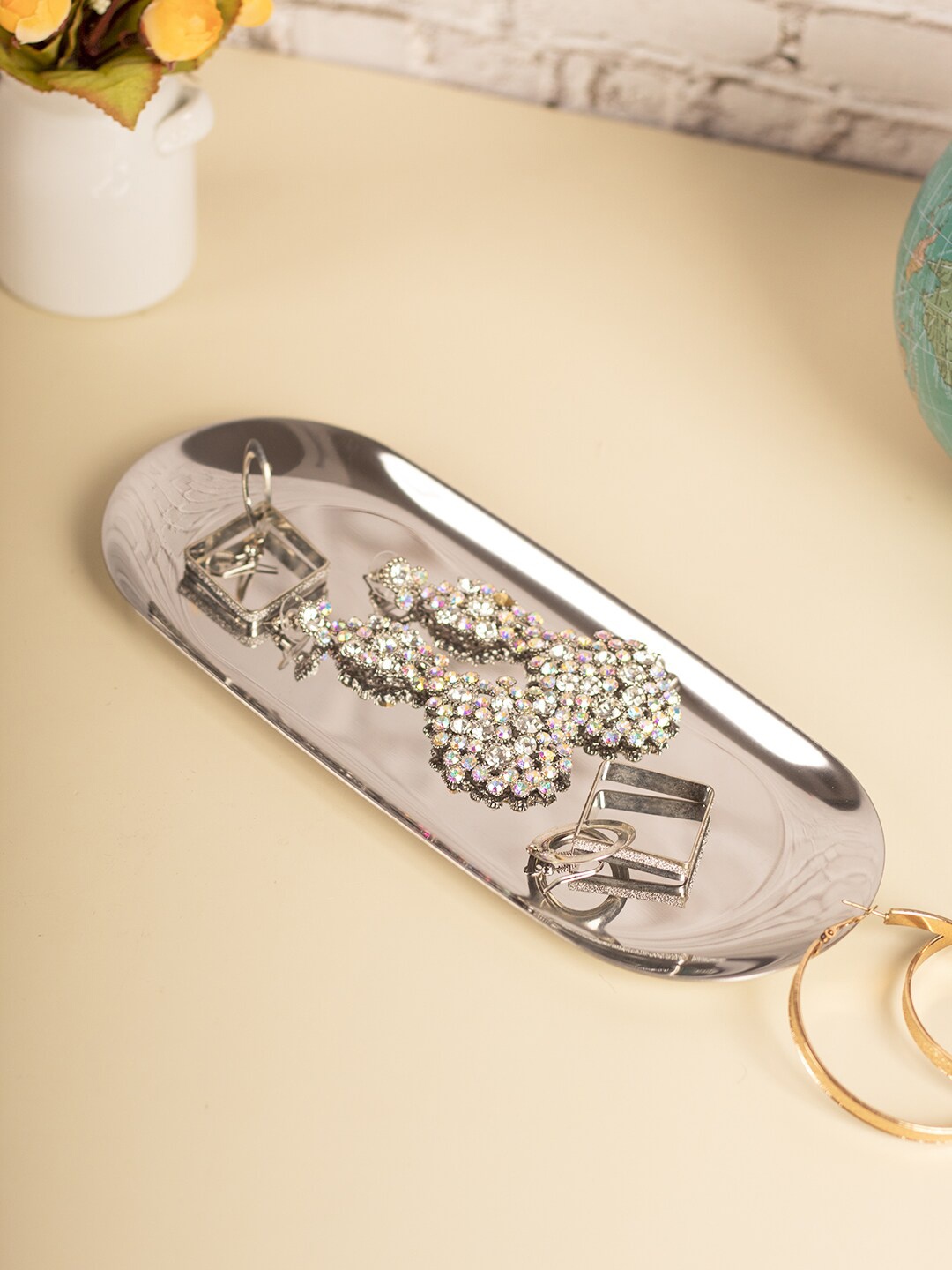

MARKET99 Oval Shape Stainless Steel Jewelry Organiser, Silver