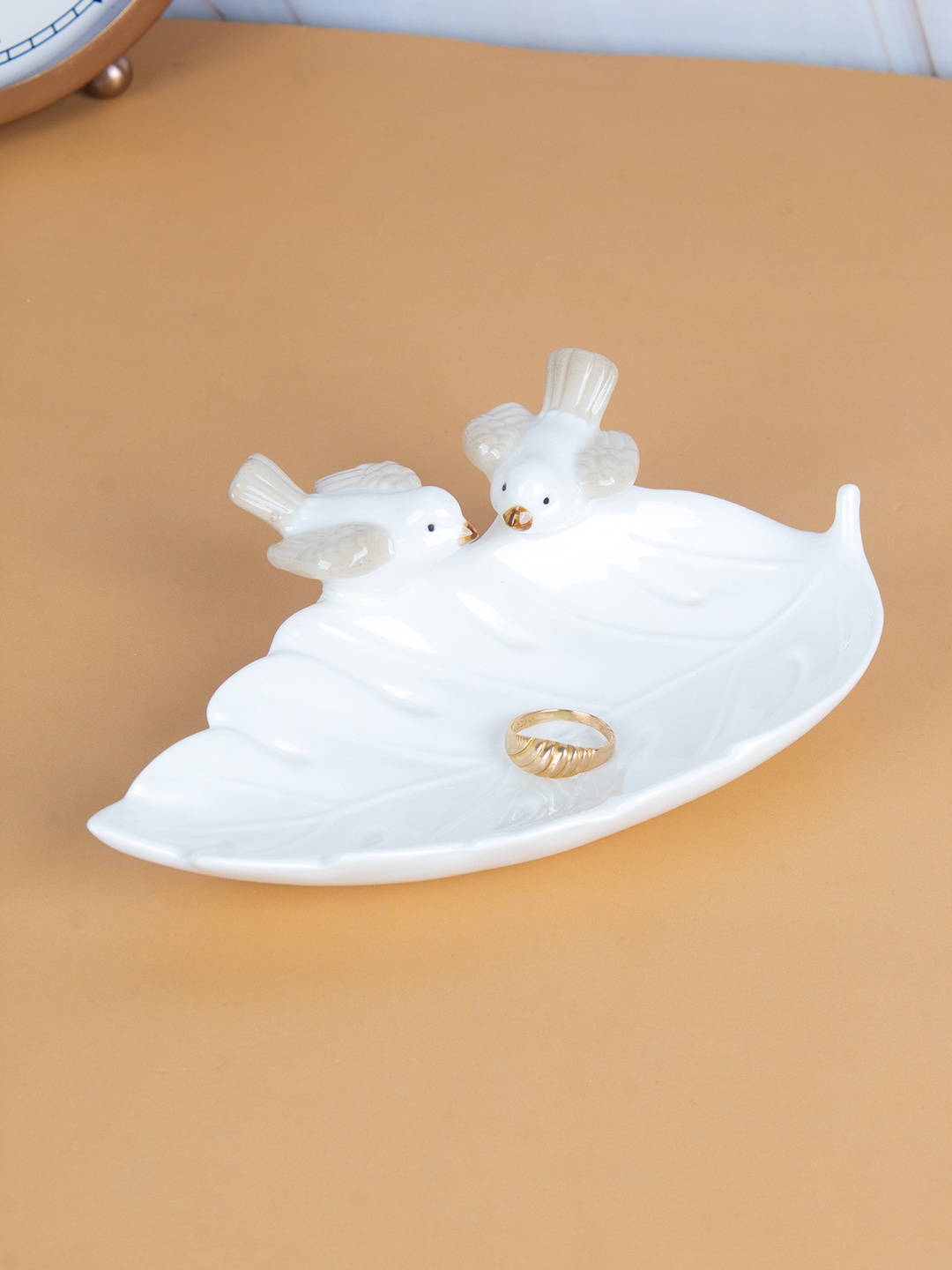 

MARKET99 White Textured Ceramic Jewelry Holder Tray