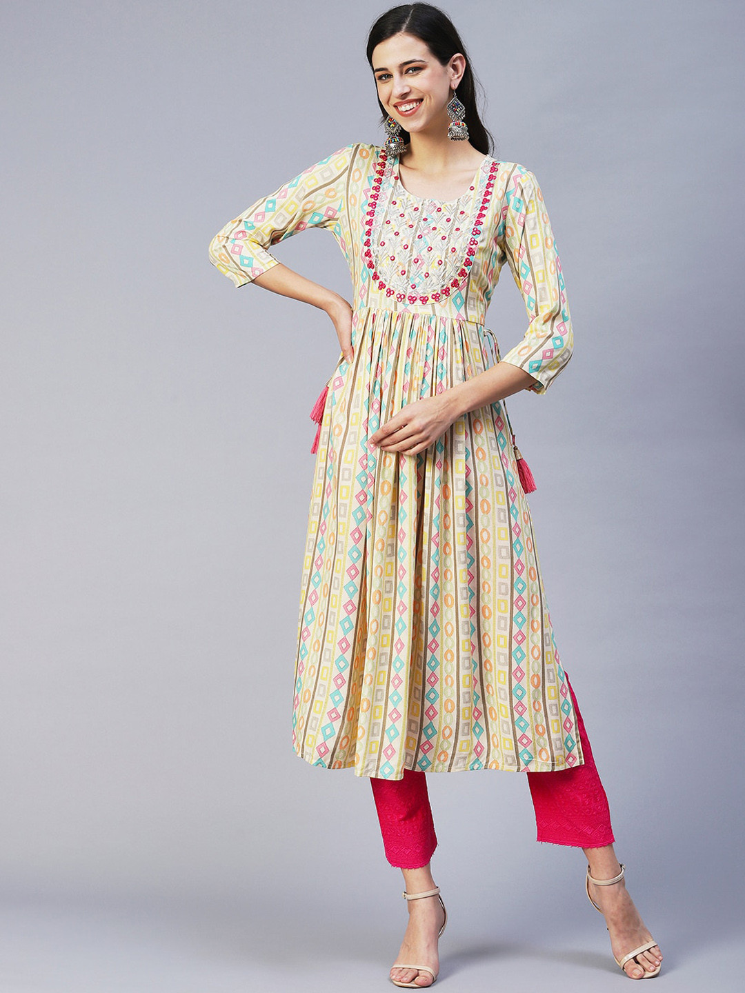 

FASHOR Women Geometric Printed Kurta, Cream