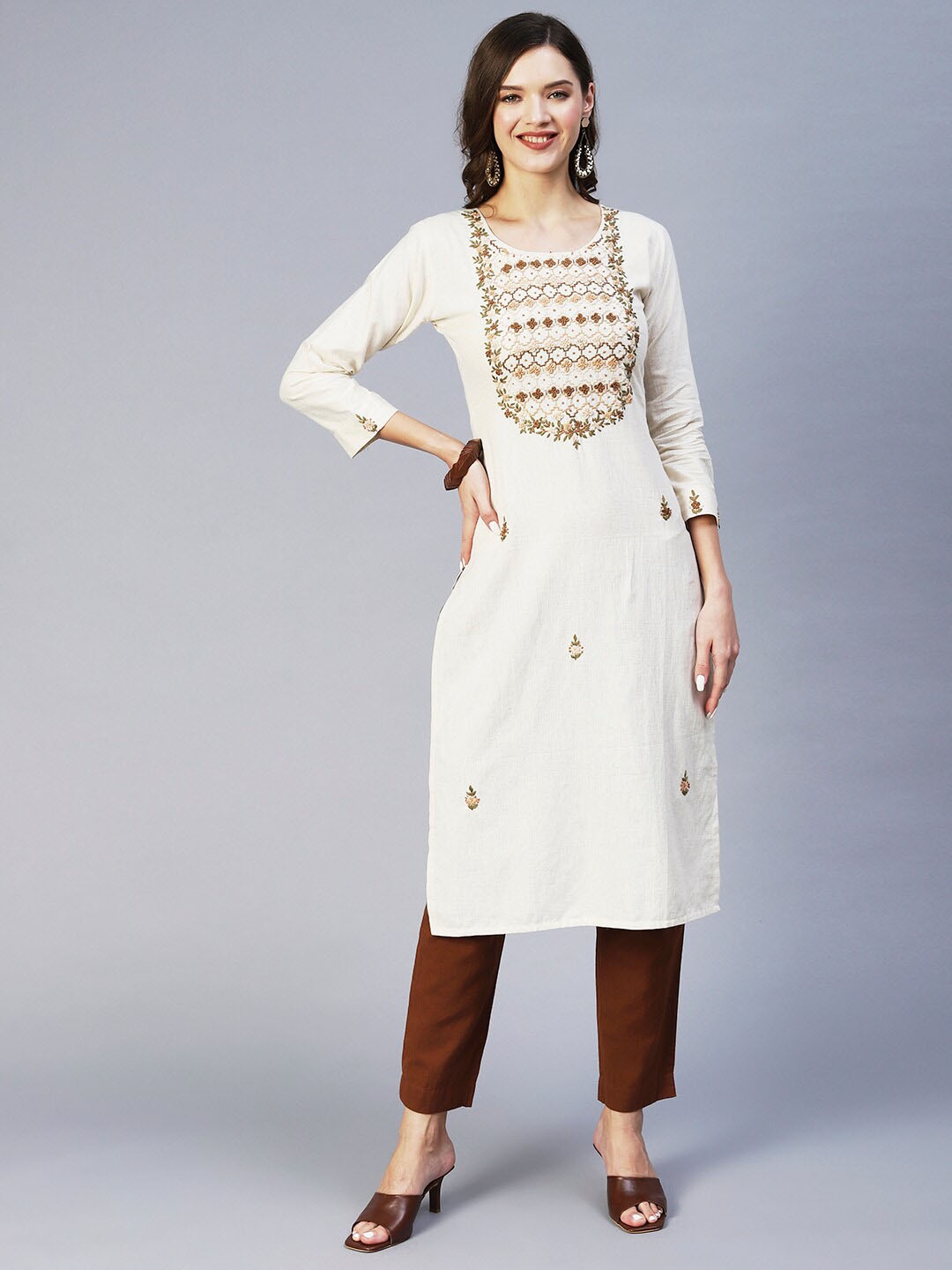 

FASHOR Women Floral Yoke Design Thread Work Cotton Kurta, Off white