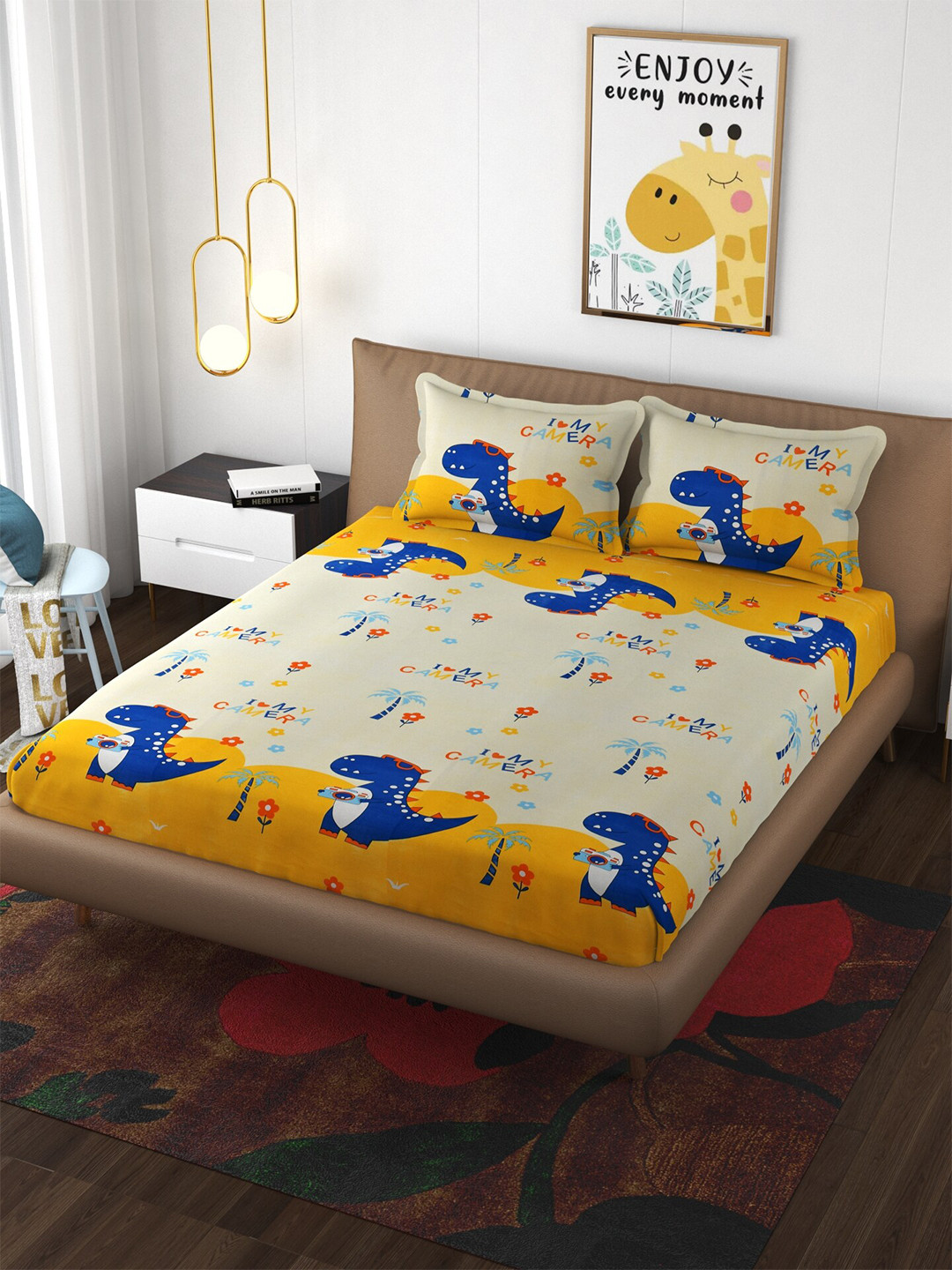 

Molly & Michel Cream-Coloured & Yellow Graphic 210 TC Queen Bedsheet with 2 Pillow Covers