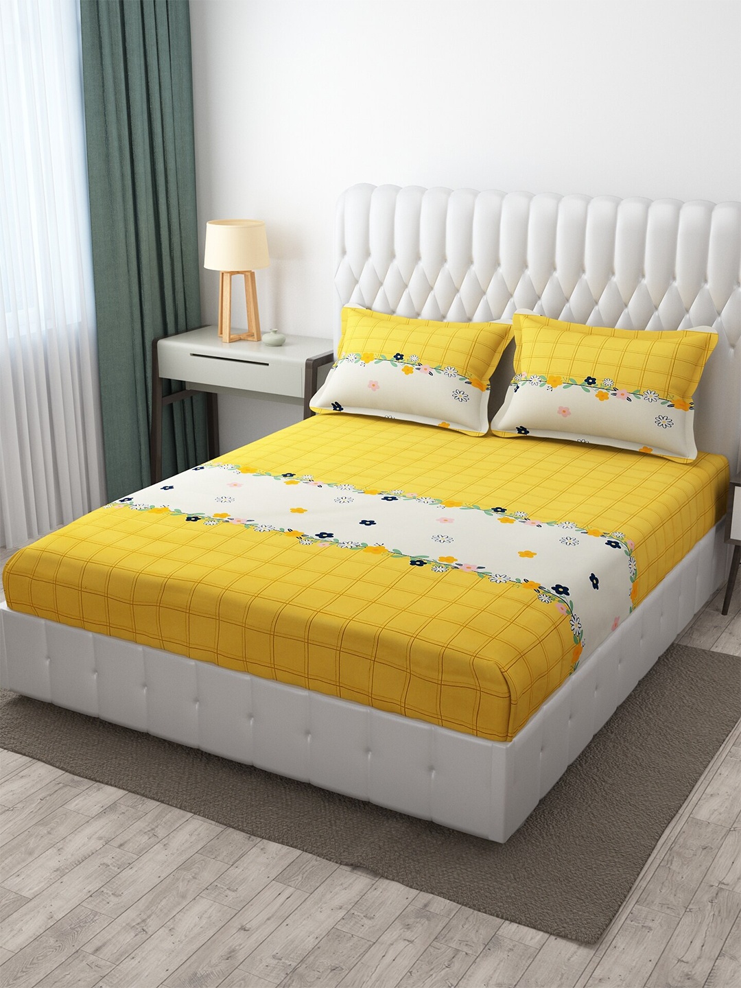 

Molly & Michel Yellow & Off White Floral 210 TC Queen Bedsheet with 2 Pillow Covers