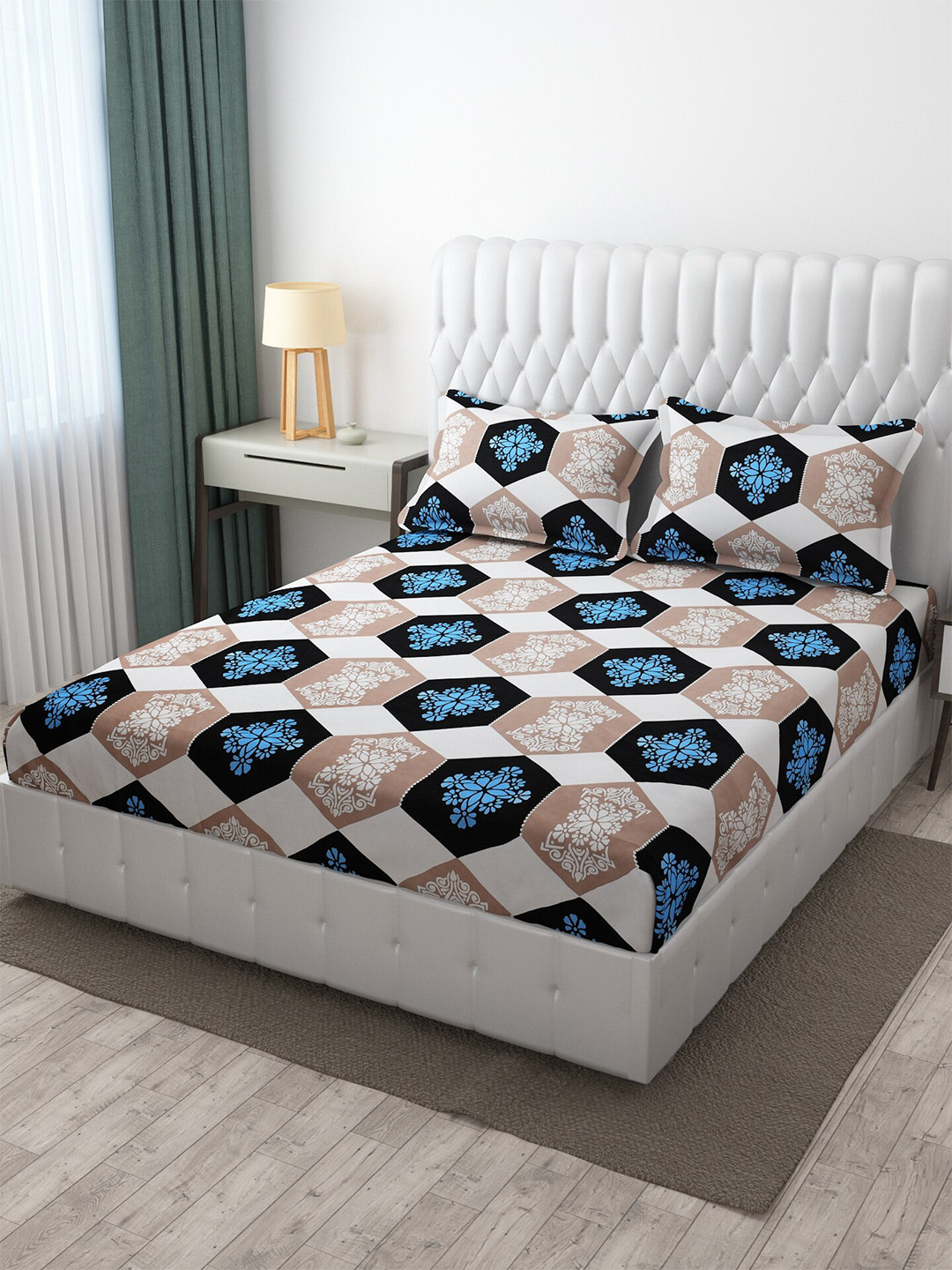 

Molly & Michel White & Black Floral 210 TC Queen Bedsheet with 2 Pillow Covers