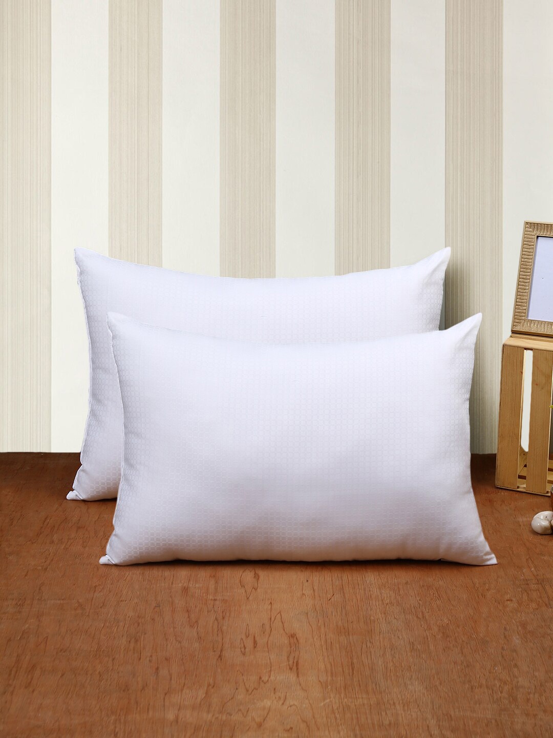 

Emerald White Set Of 2 Pillows