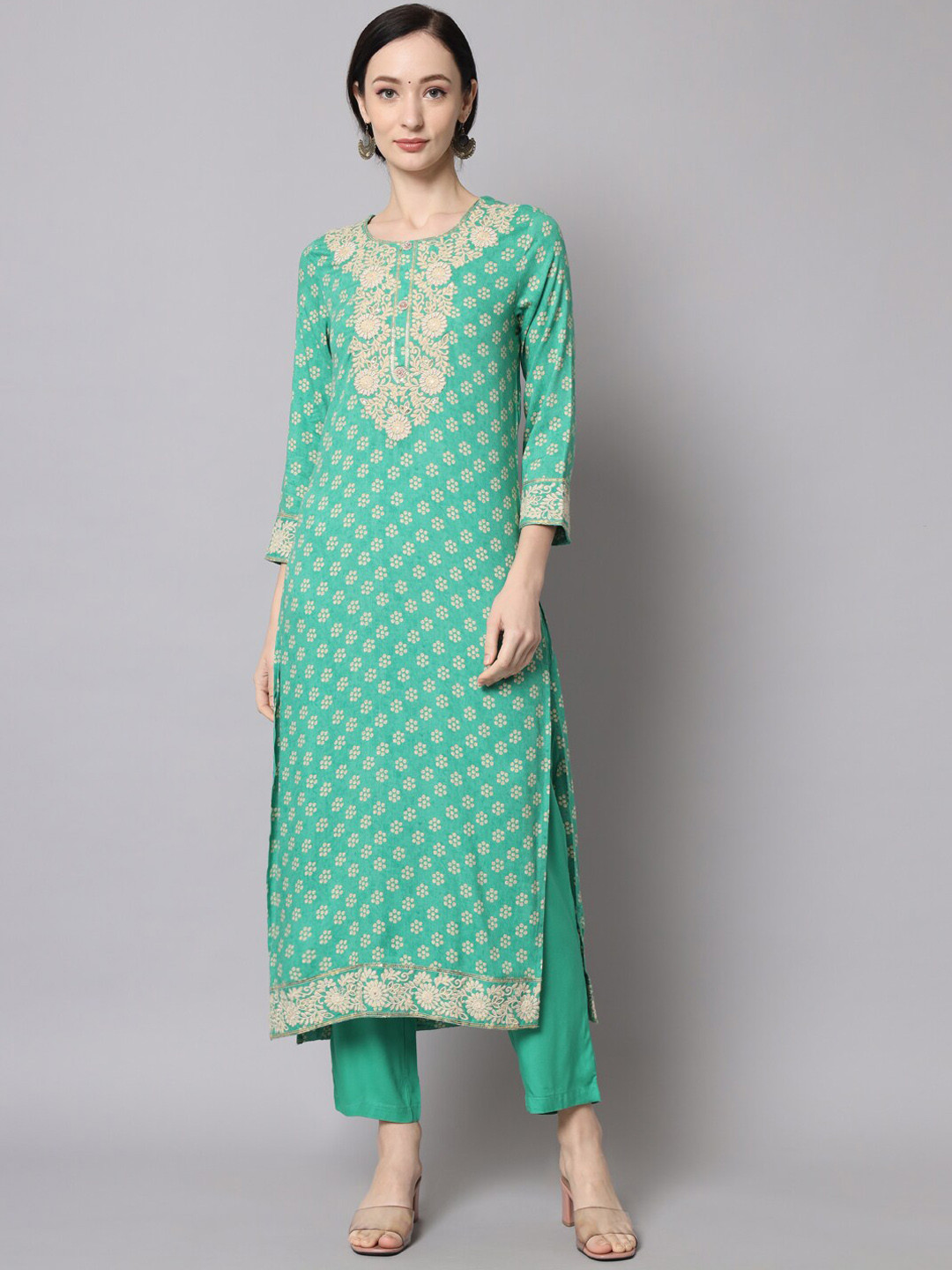 

Nehamta Ethnic Motifs Embroidered Sequinned Kurta with Trousers, Green