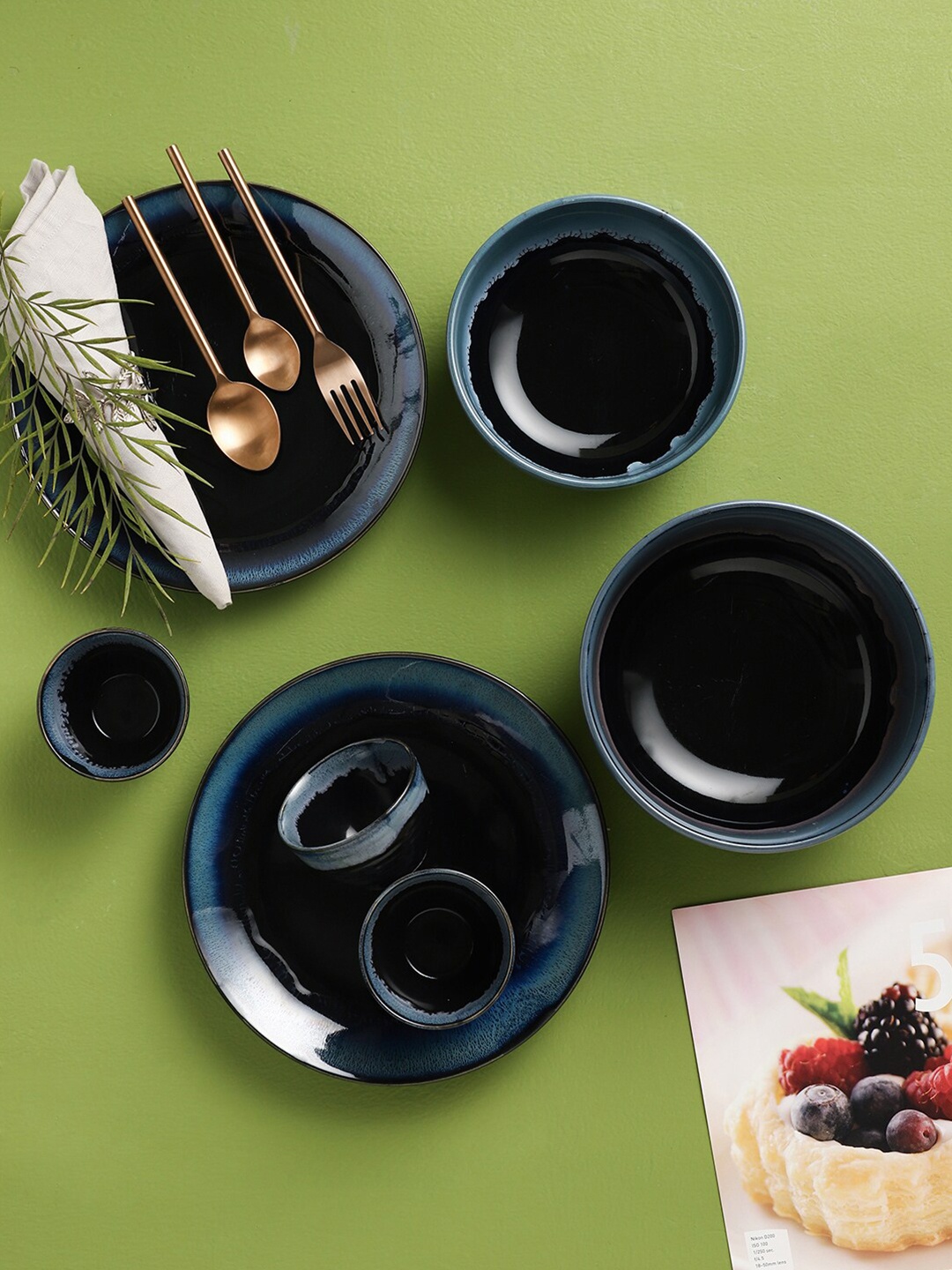 

VarEesha Leher Blue & Black 10 Pieces Ceramic Glossy Dinner Set