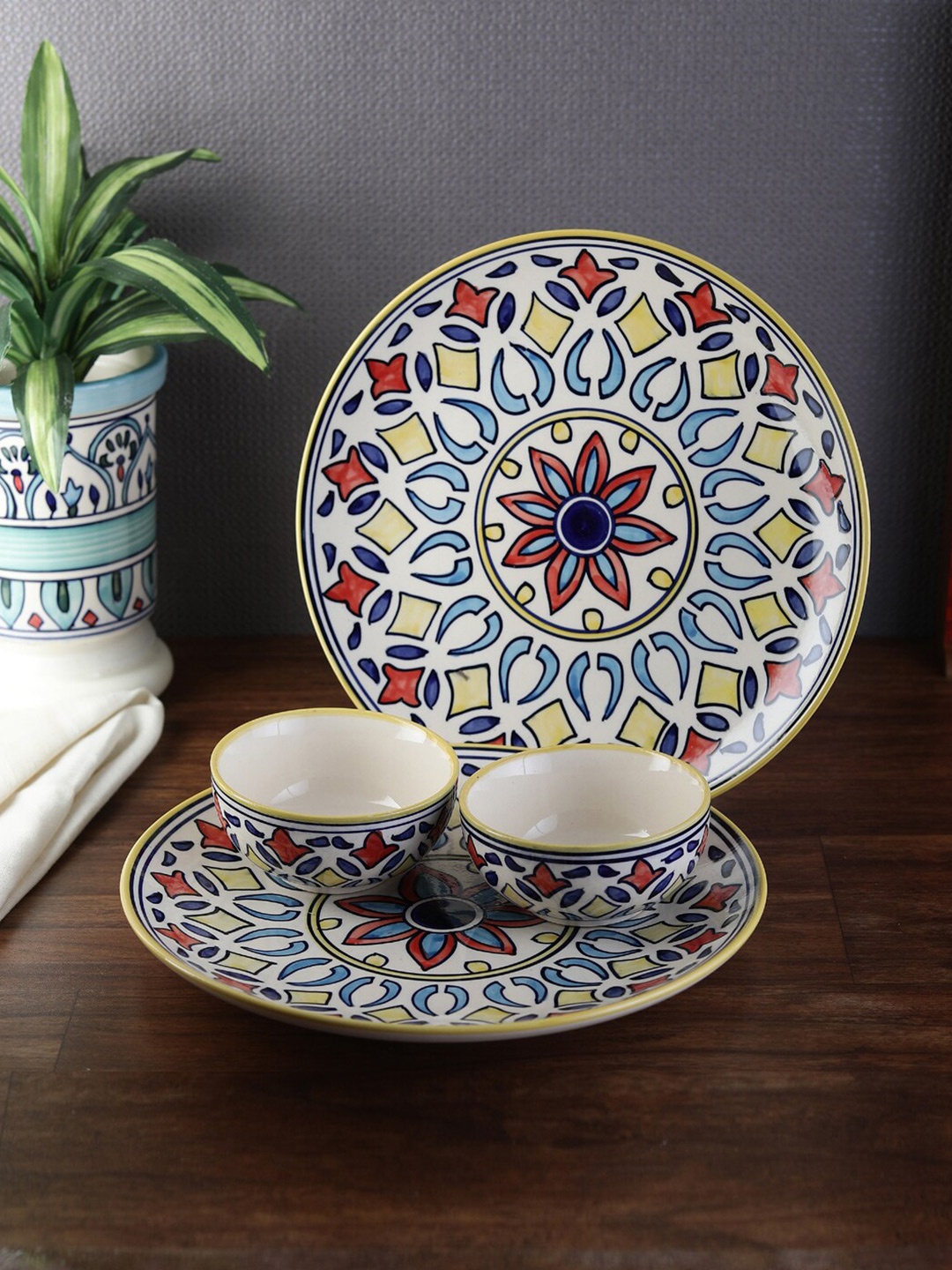 

VarEesha Rangriti White & Blue 4 Pieces Printed Ceramic Glossy Dinner Set 150 ml