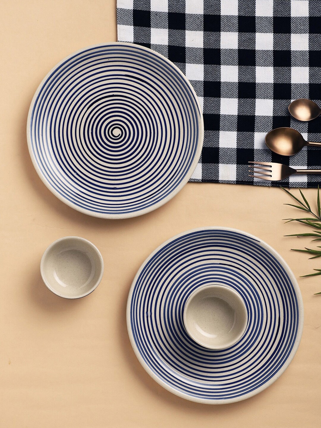 

VarEesha Parikrama Blue & White 4 Pieces Spiral Printed Ceramic Glossy Dinner Set