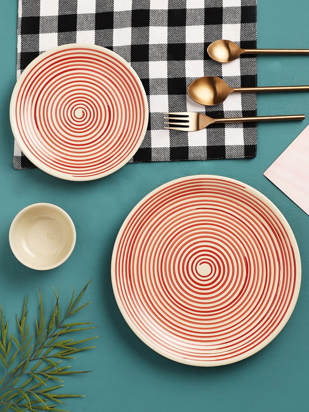 

VarEesha Parikrama Red & White 3 Pieces Printed Ceramic Glossy Dinner Set