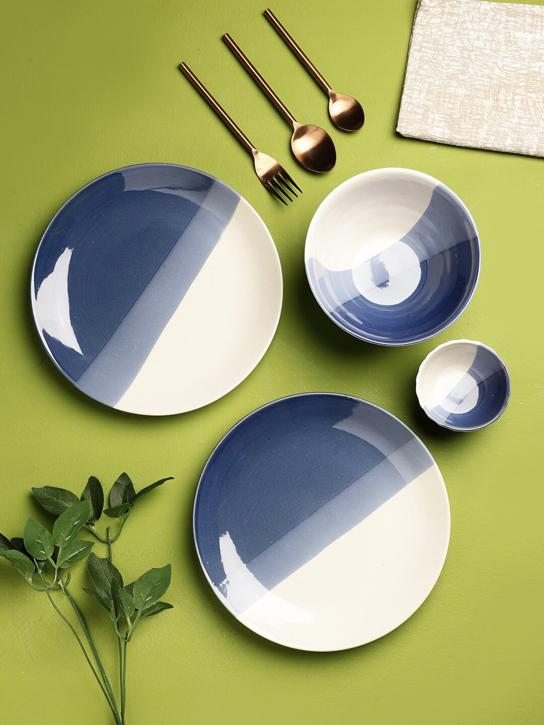 

VarEesha Falak Blue & White Ceramic 10 Pieces Dinner Set