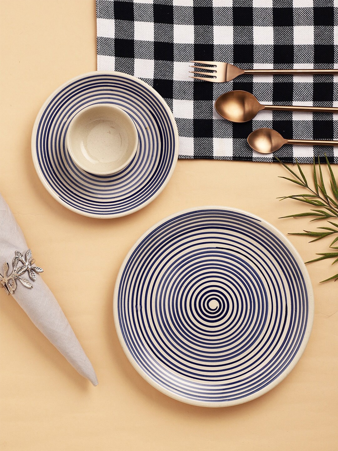 

VarEesha White & Blue 3 Pieces Printed Ceramic Glossy Dinner Set