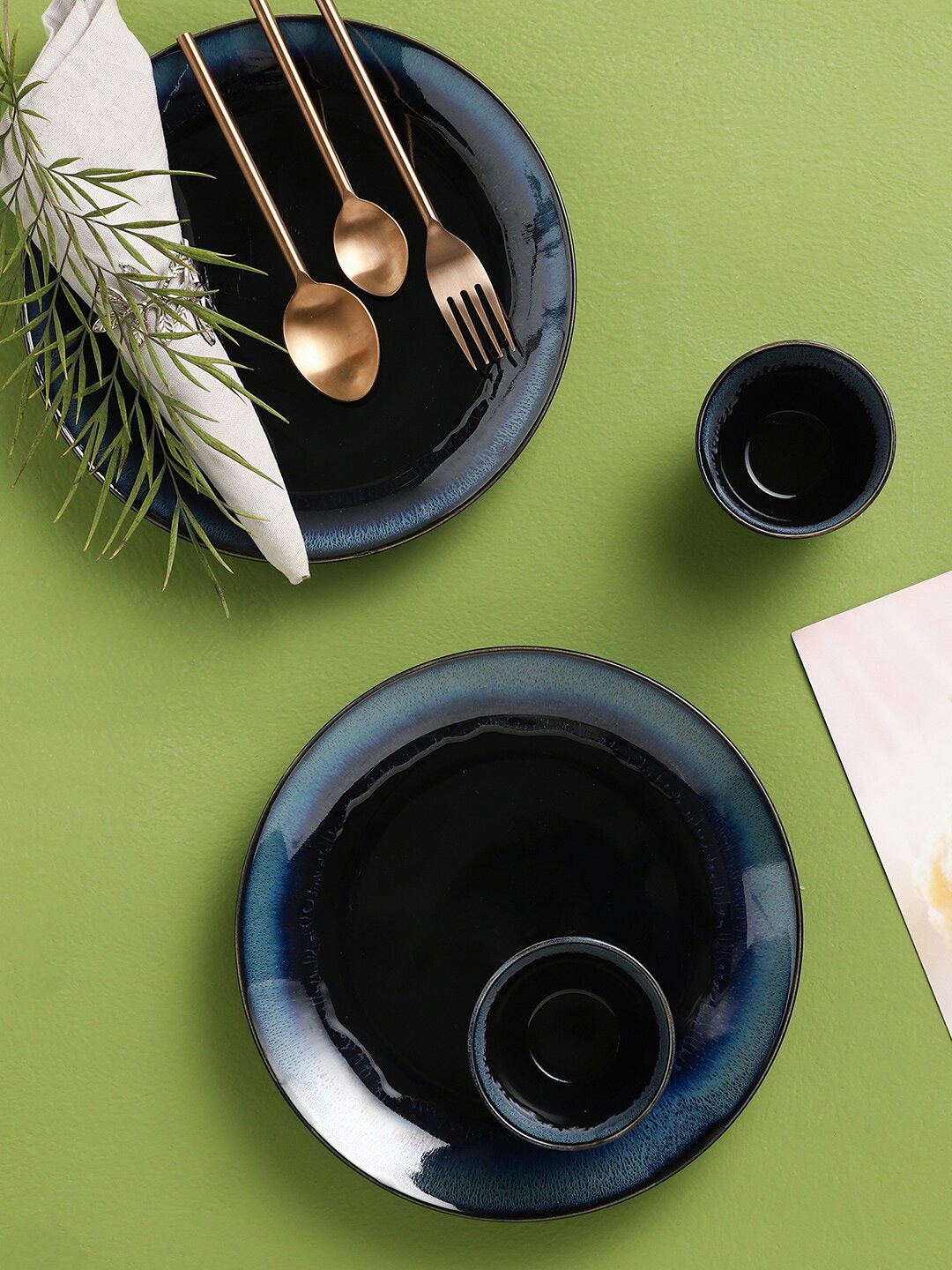 

VarEesha Leher Navy Blue Ceramic Set of 4 Dinner Plates & Veg Bowls