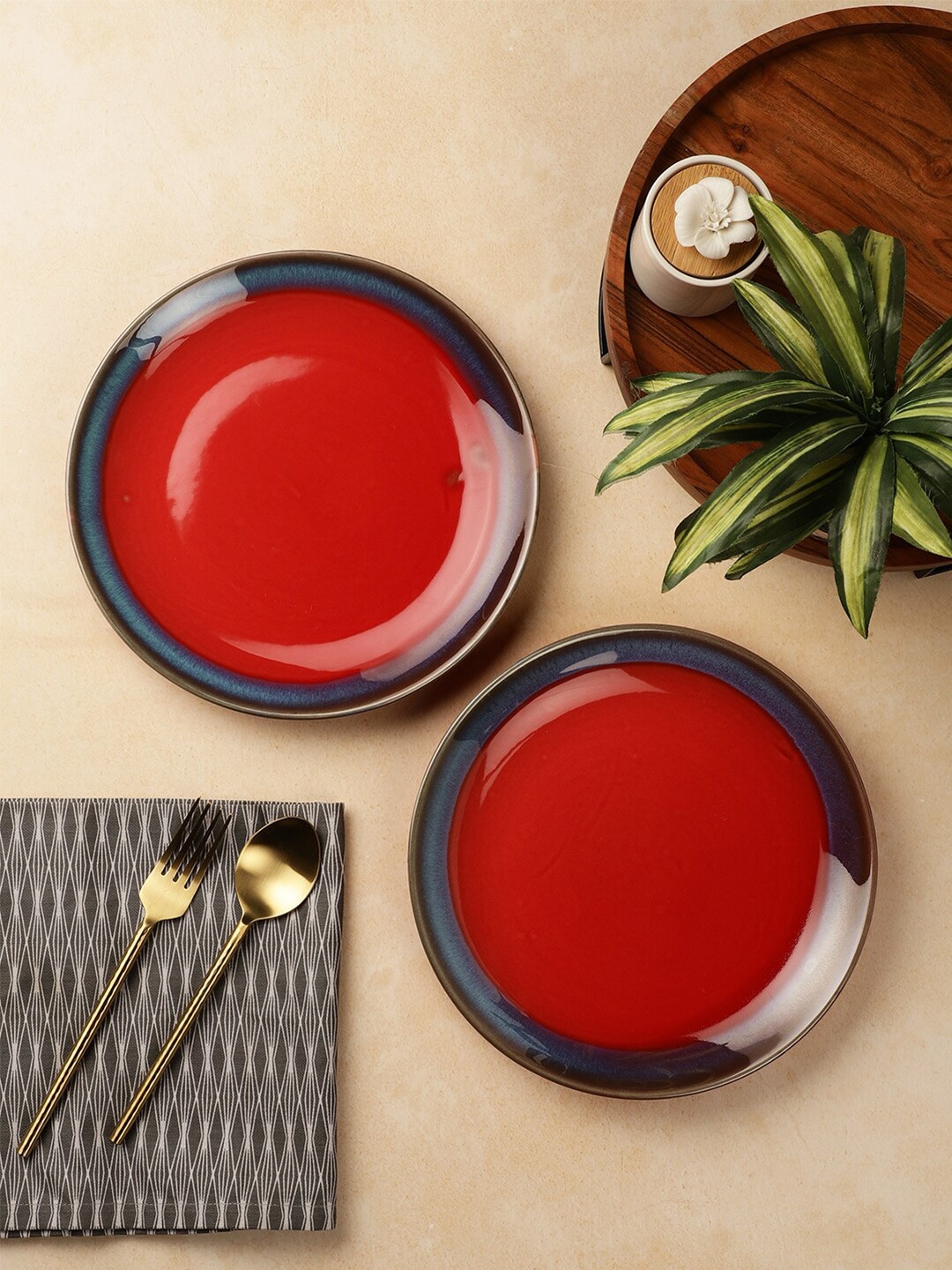 

VarEesha zafran Red & Grey Set of 6 Ceramic Glossy Plates