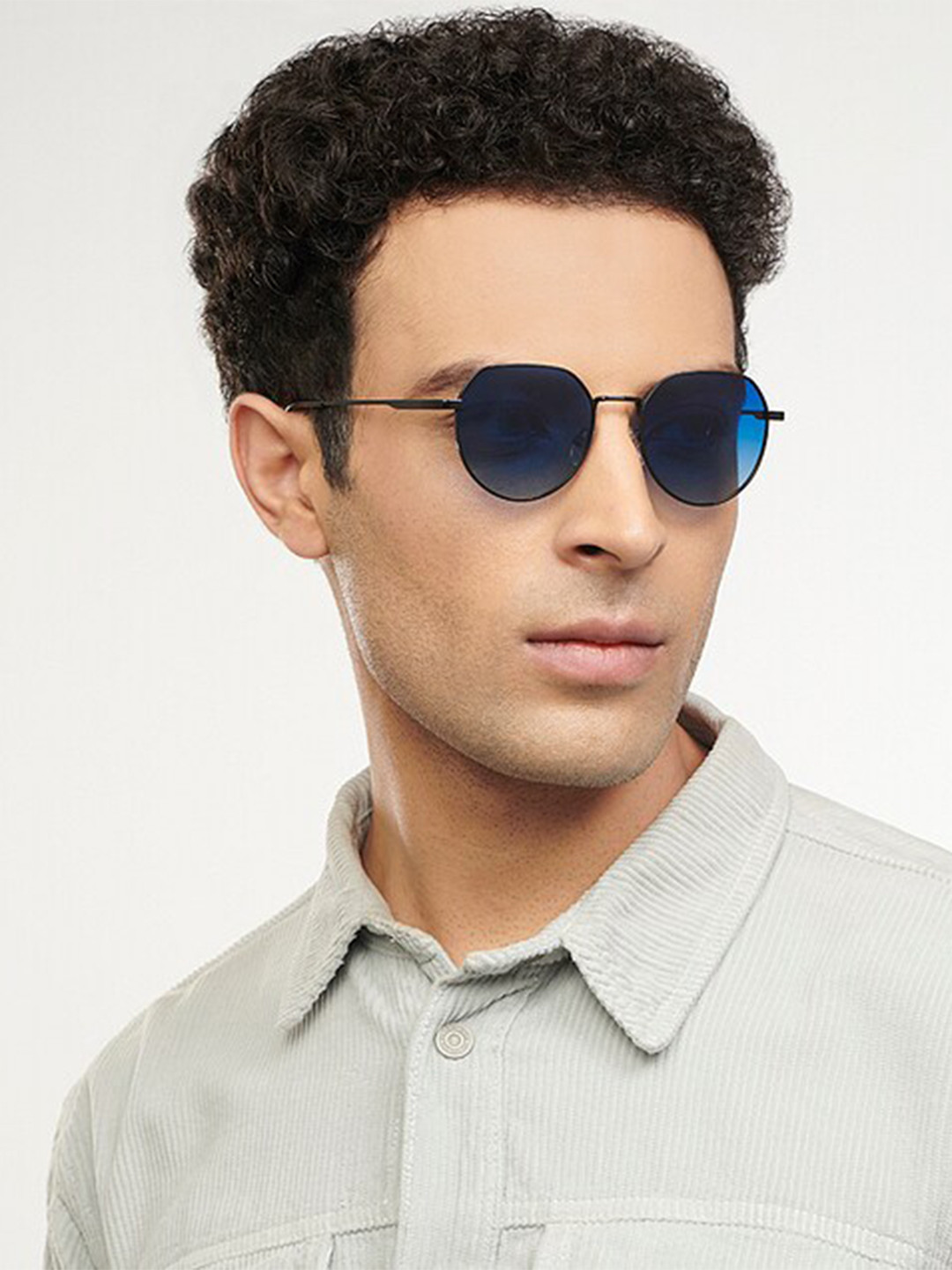 

Vincent Chase Blue Lens Sunglasses with Polarised and UV Protected Lens 200497
