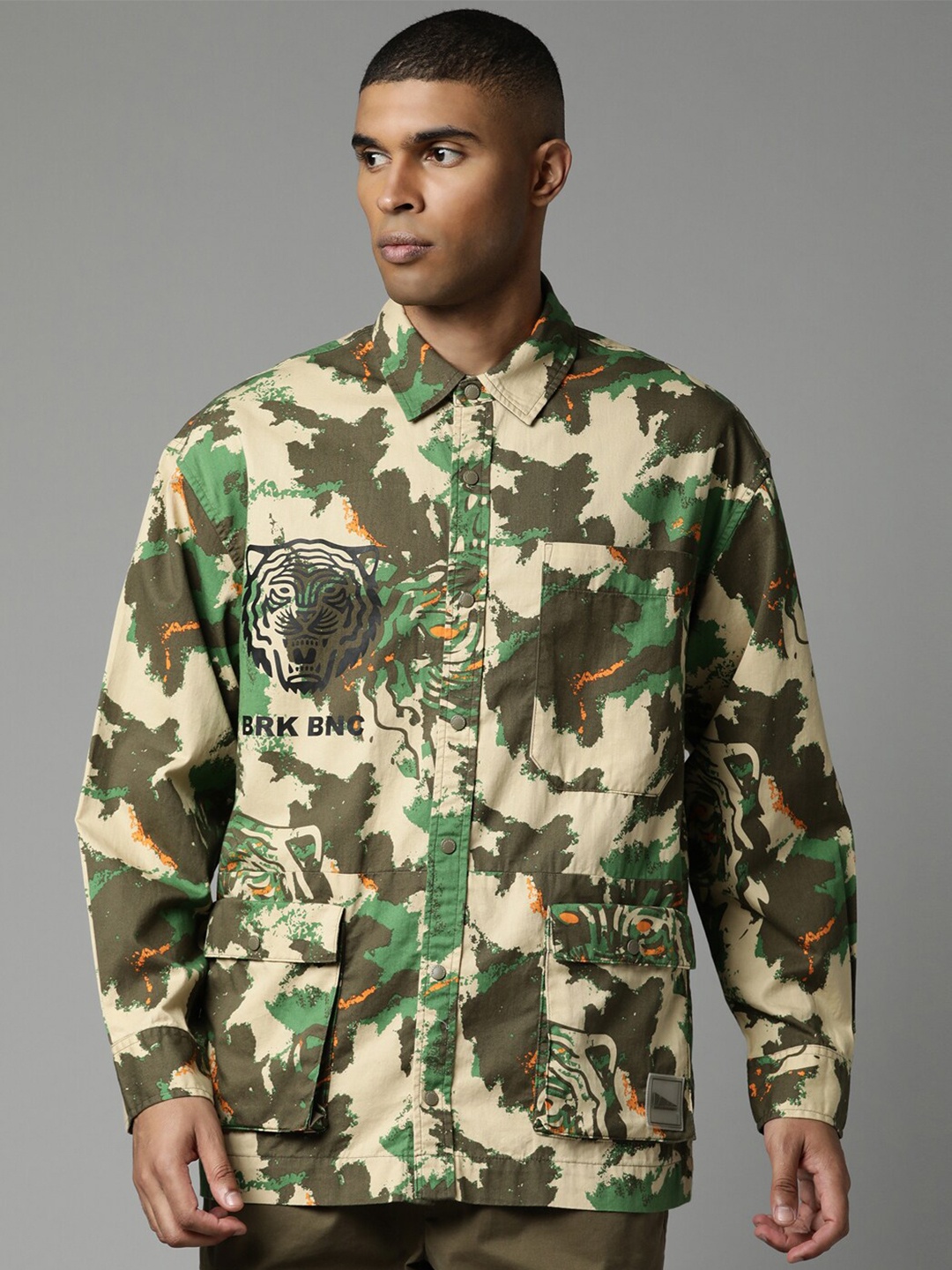 

Breakbounce Men Boxy Printed Cotton Casual Shirt, Green