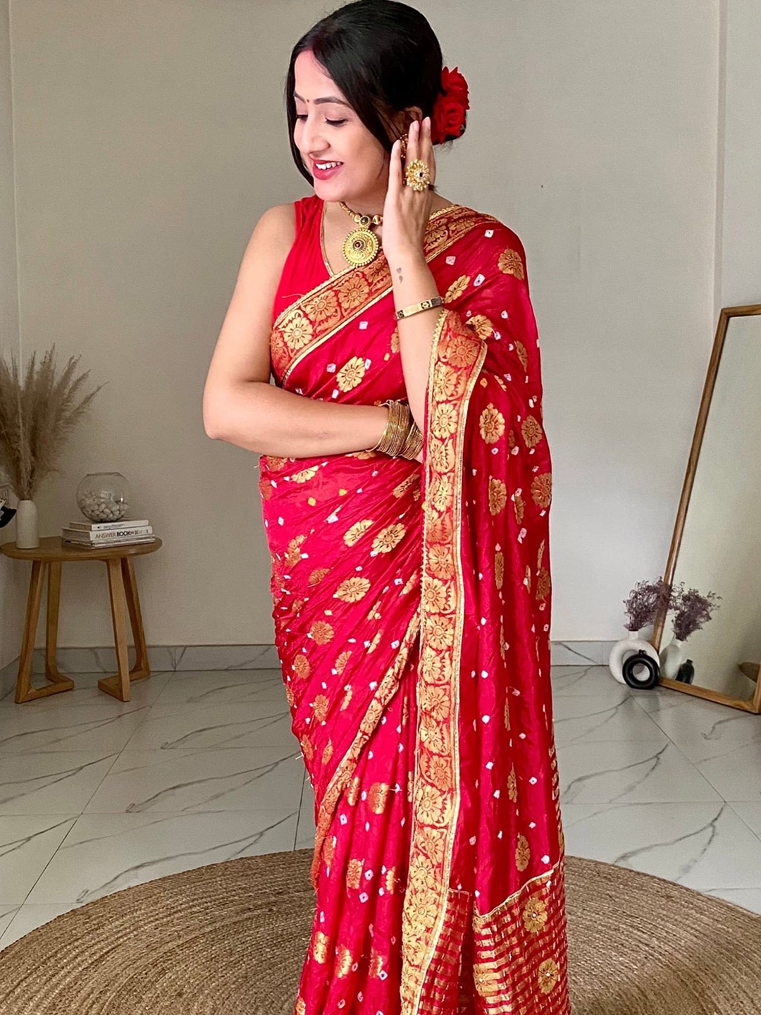 

Thread & Button Woven Design Pure Silk Saree, Red