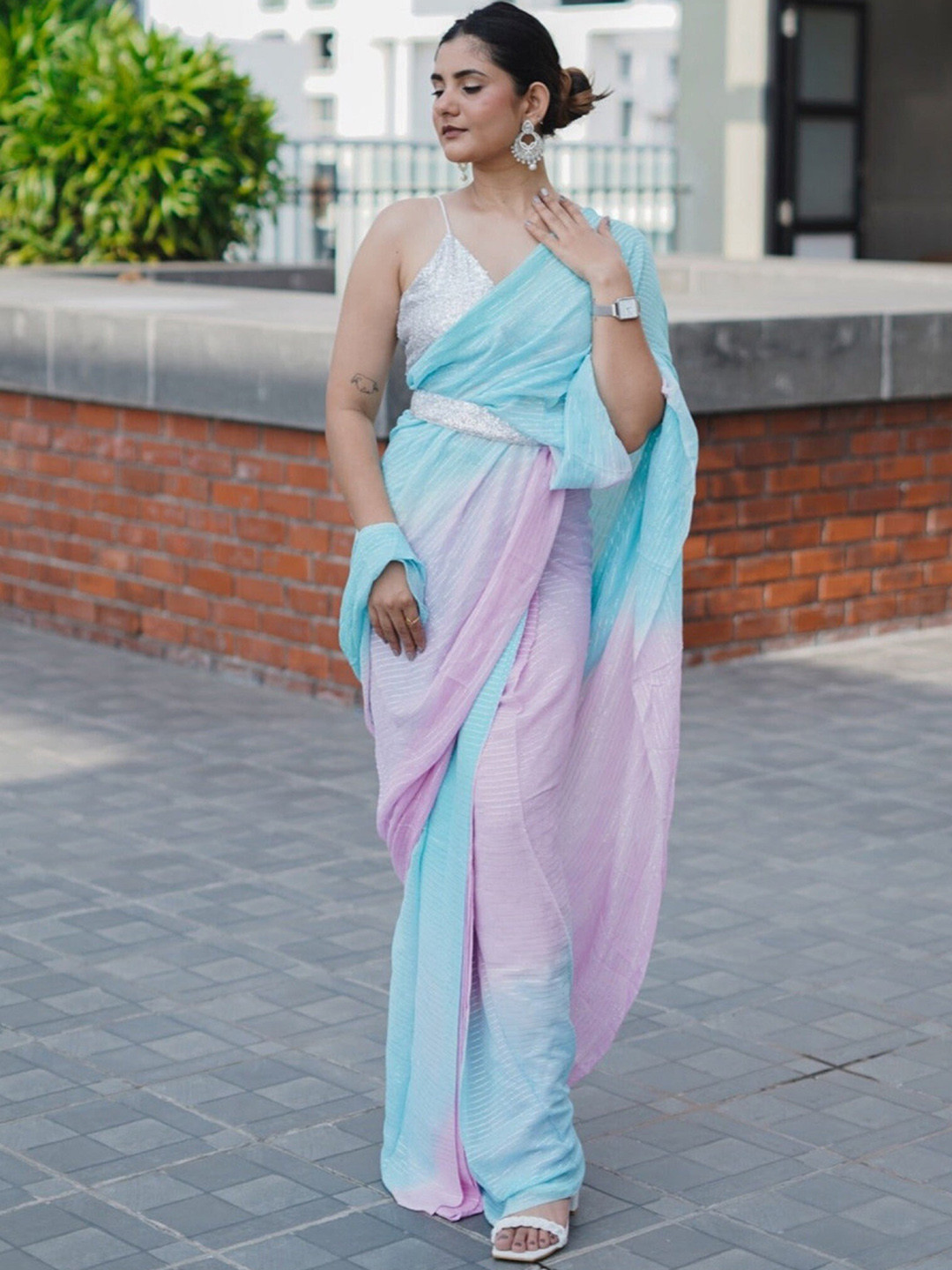 

Thread & Button Blue & Pink Striped Silk Blend Saree