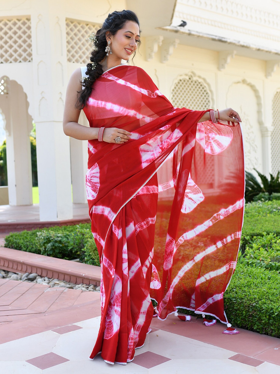 

Aaheli Red & White Tie and Dye Bandhani Saree