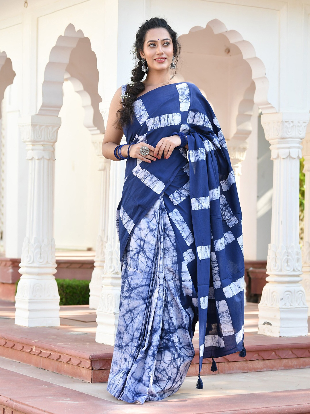 

Aaheli Blue & Off White Batik Pure Cotton Saree