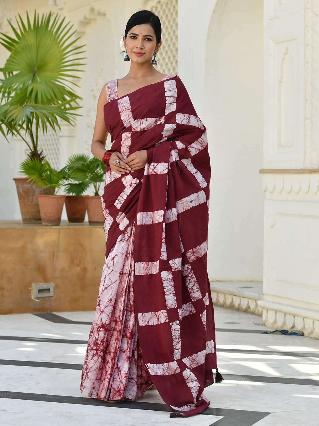 

Aaheli Maroon & White Batik Pure Cotton Saree