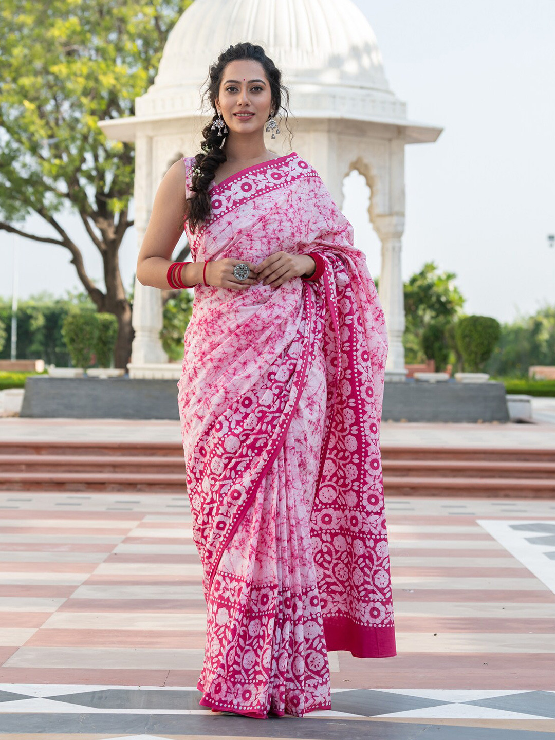 

Aaheli White & Pink Batik Pure Cotton Saree