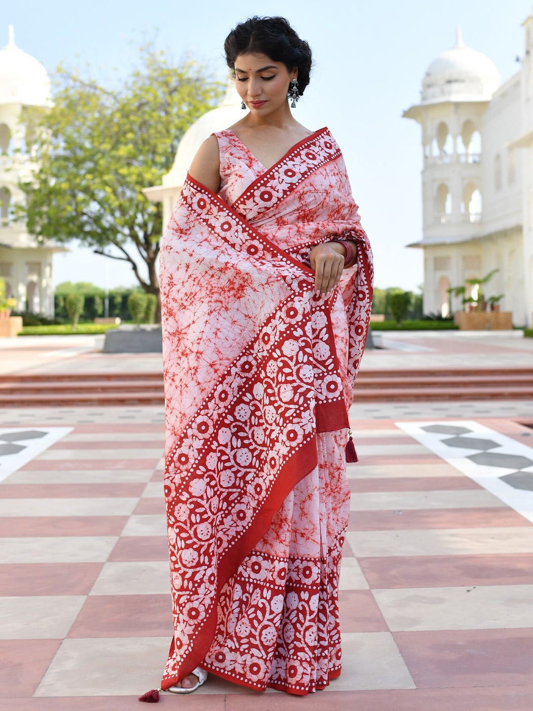 

Aaheli Red & White Batik Pure Cotton Saree