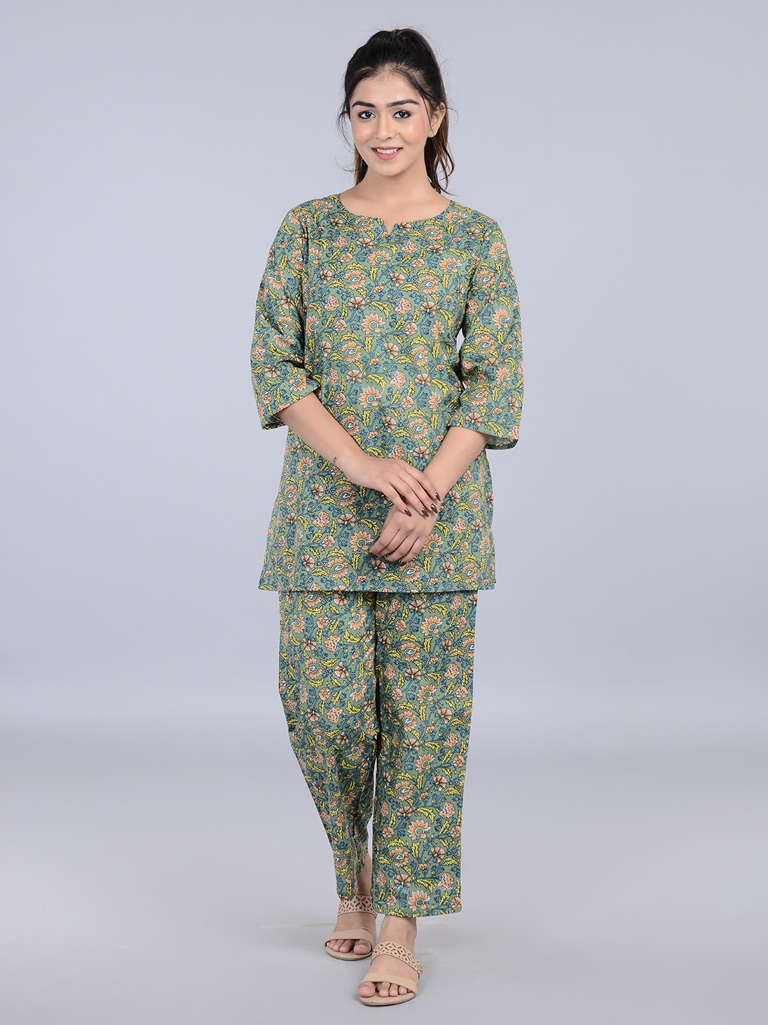 

ROOPWATI FASHION Floral Printed Cotton Night suit, Green