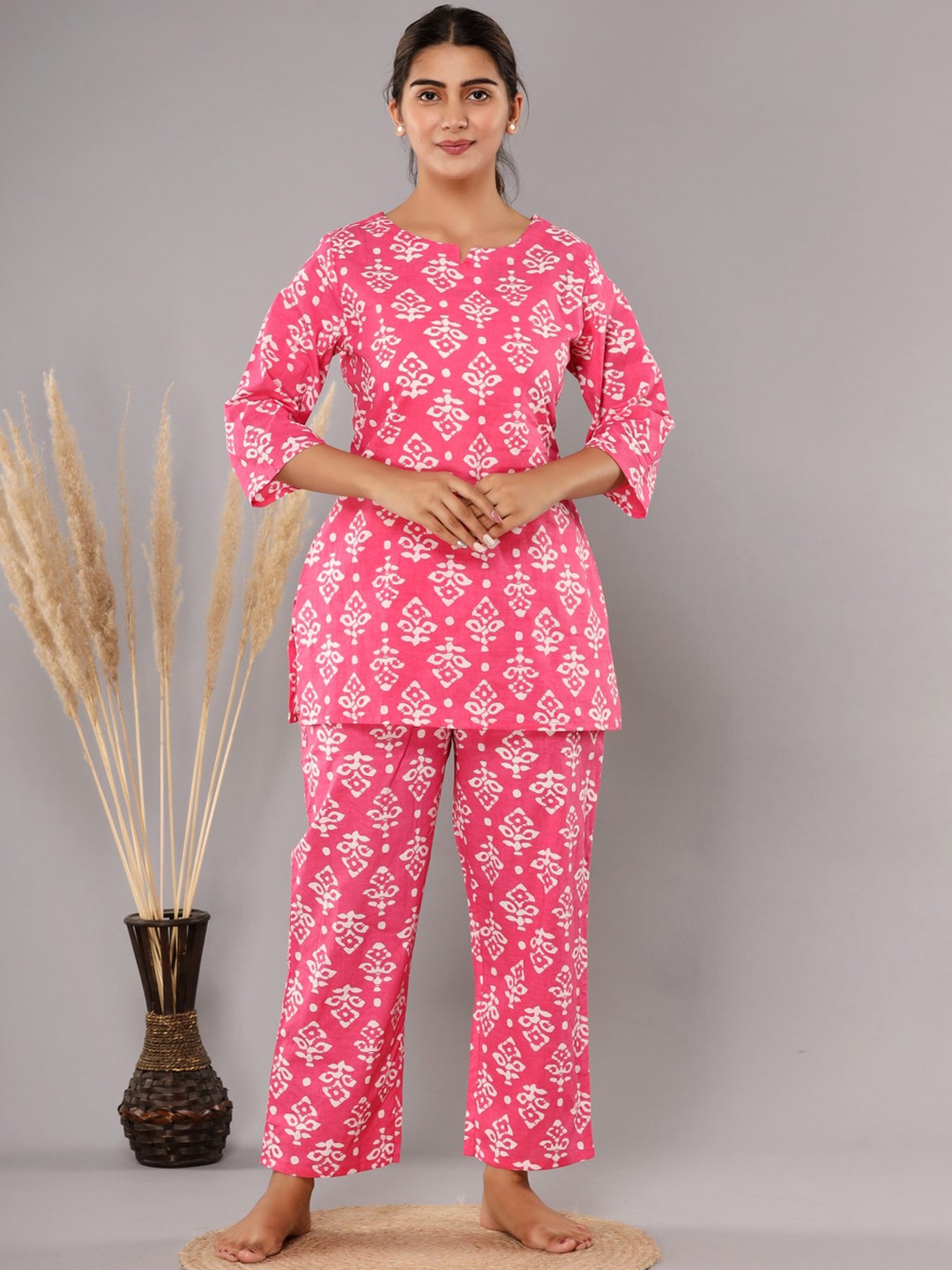 

ROOPWATI FASHION Floral Printed Cotton Night suit, Pink