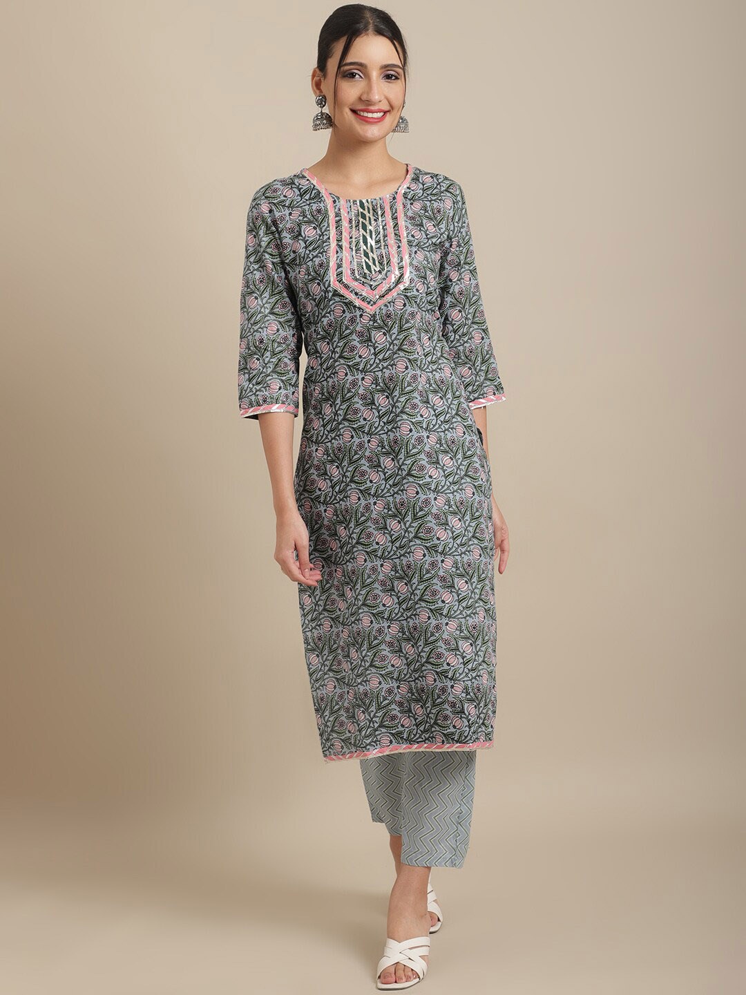 

Sangria Women Floral Printed Pure Cotton Kurta With Trousers, Blue