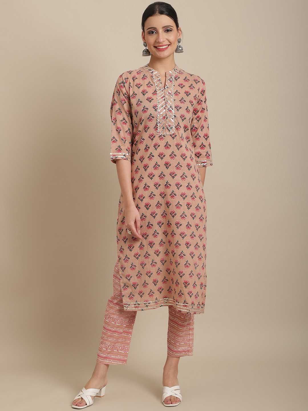 

Sangria Women Floral Printed Gotta Patti Pure Cotton Kurta with Trousers, Peach