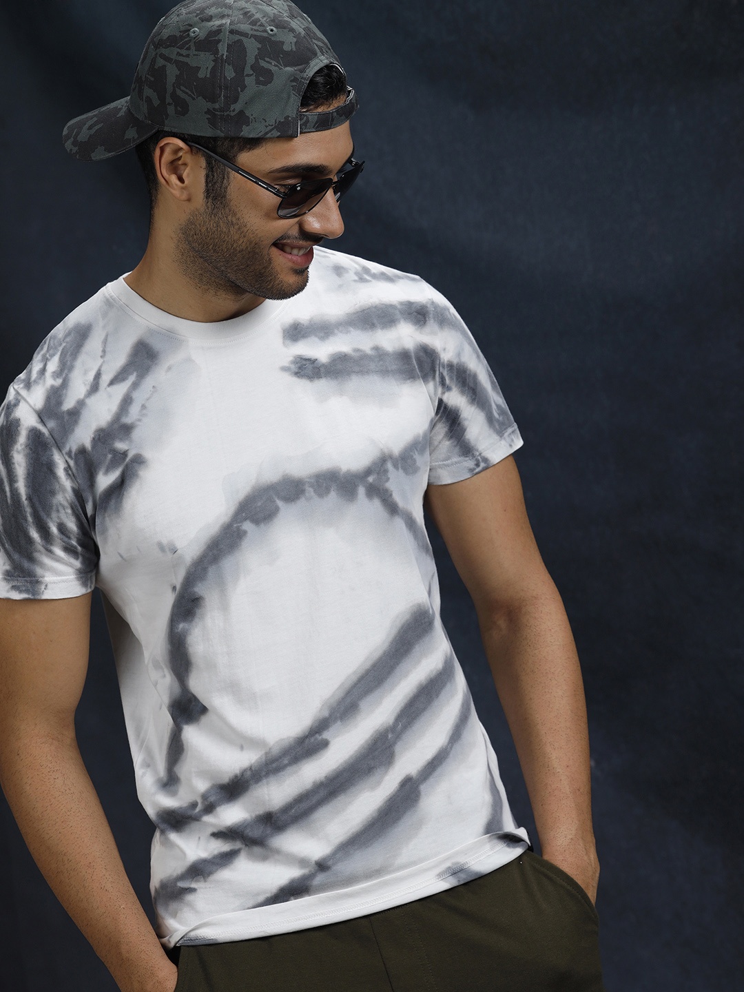 

WROGN Men Printed Slim Fit T-shirt, Grey