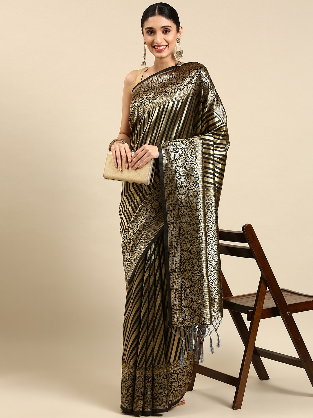 

AYKA CLOTHINGS Striped Banarasi Jacquard Saree, Black